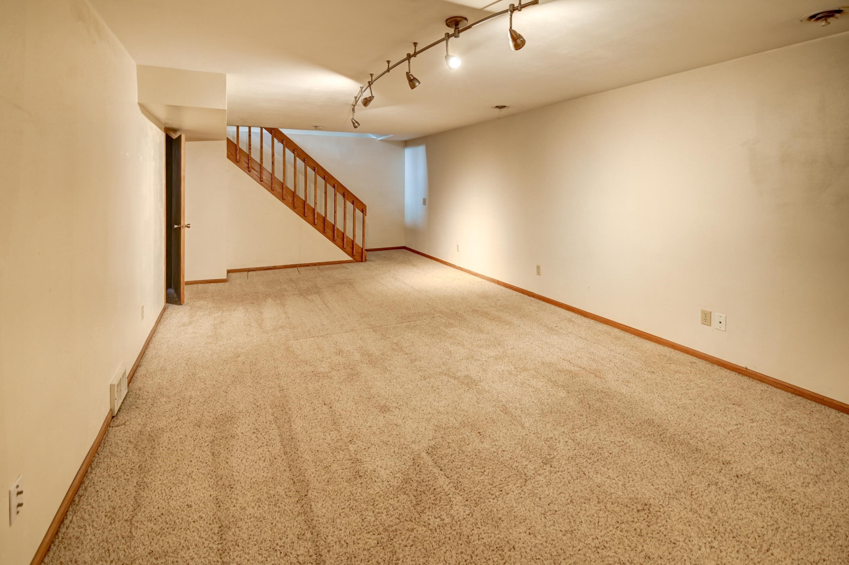 1 E Newhaven Circle