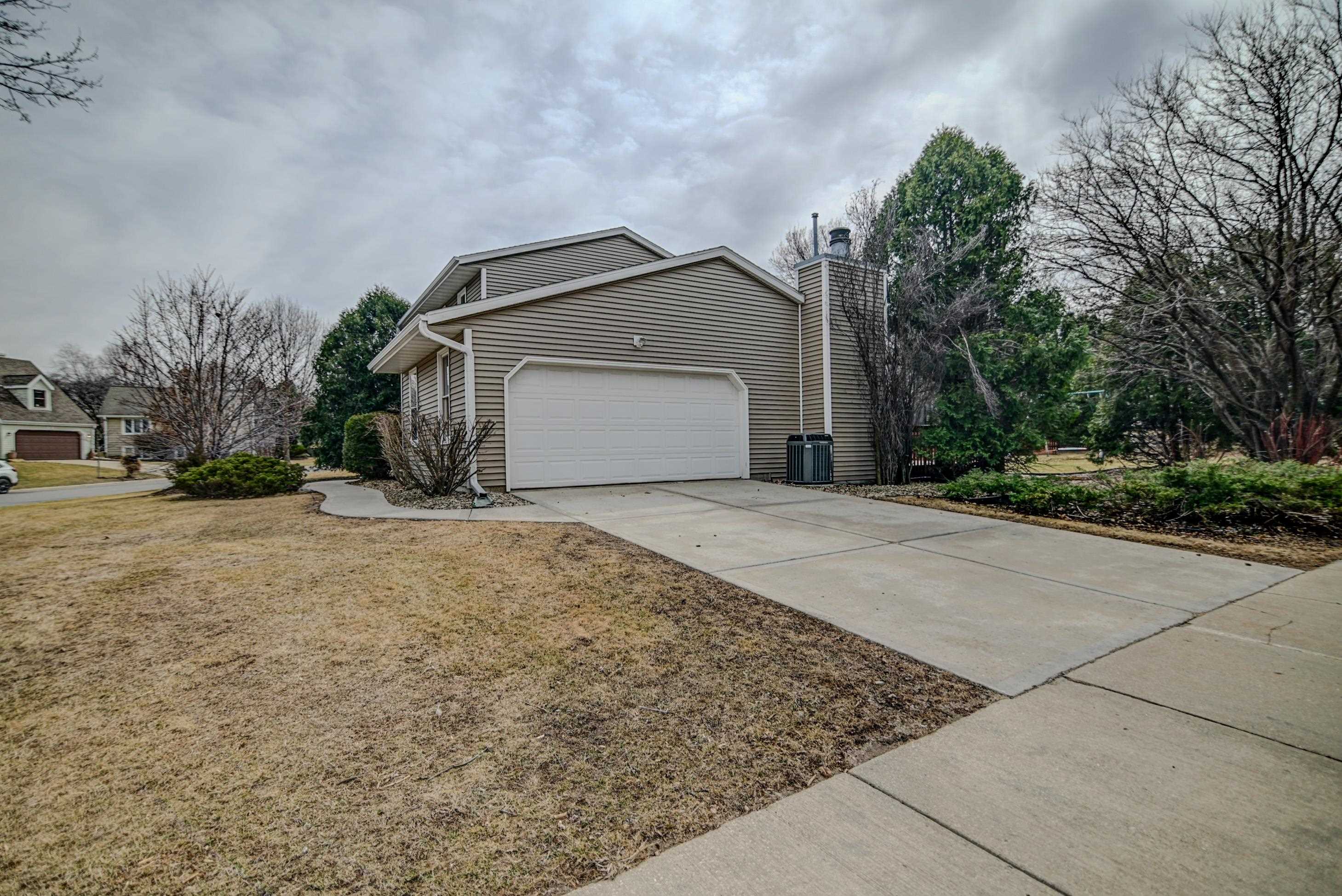 1 E Newhaven Circle