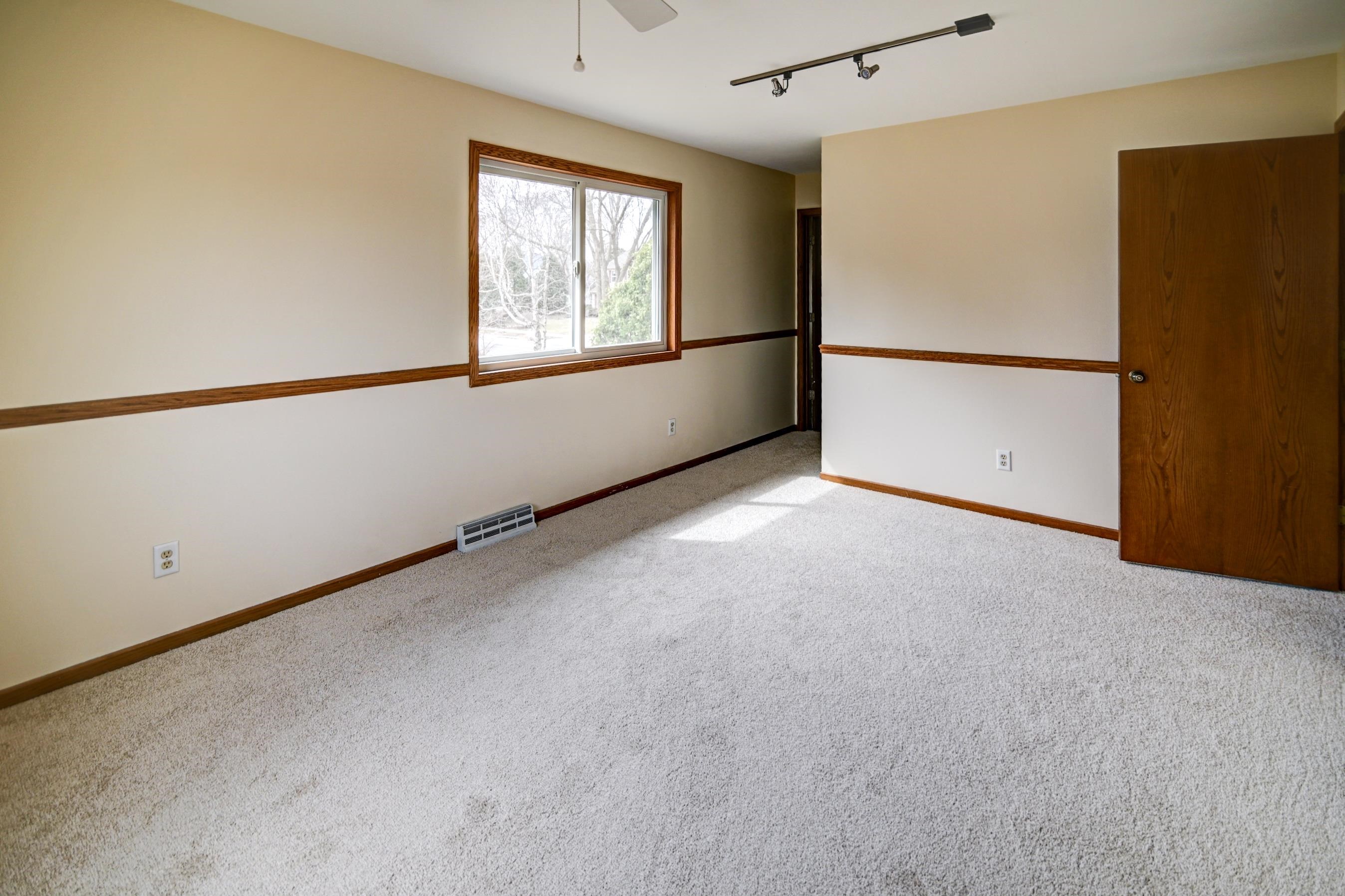 1 E Newhaven Circle