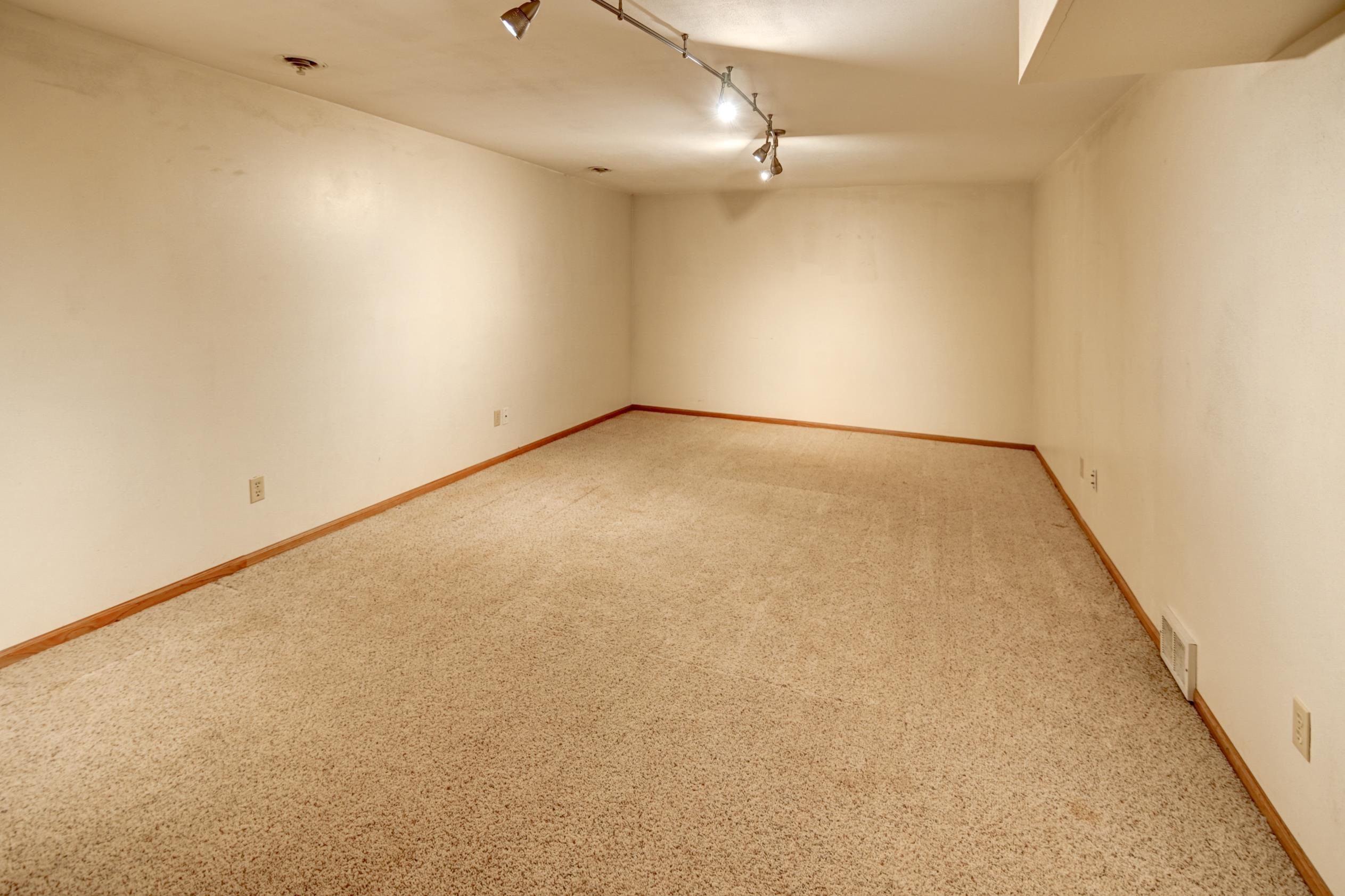 1 E Newhaven Circle