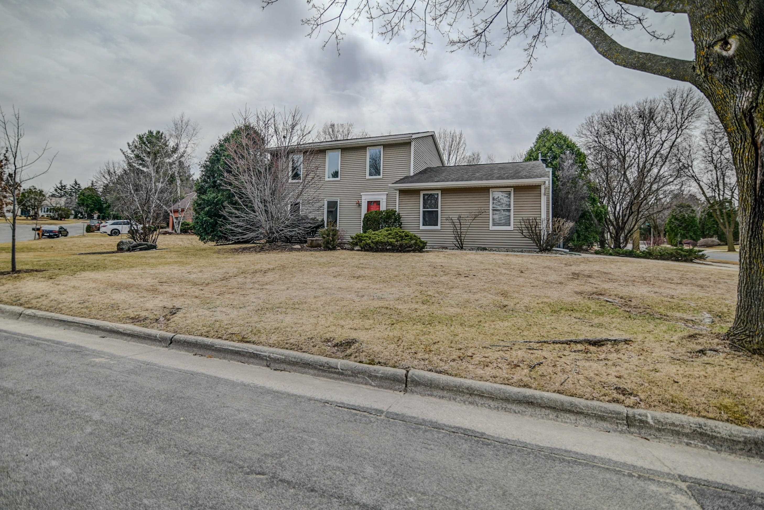 1 E Newhaven Circle