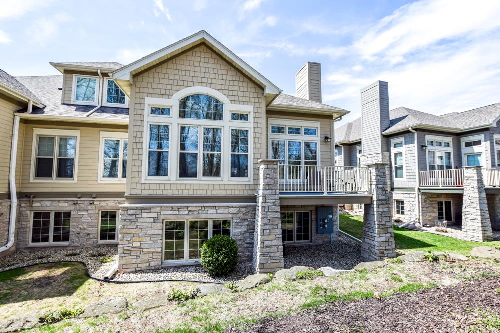 1623 Pond View Court