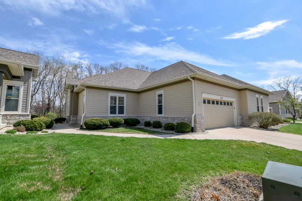 1623 Pond View Court