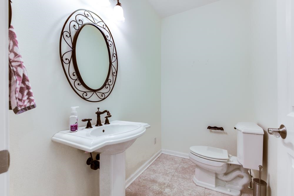 1623 Pond View Court