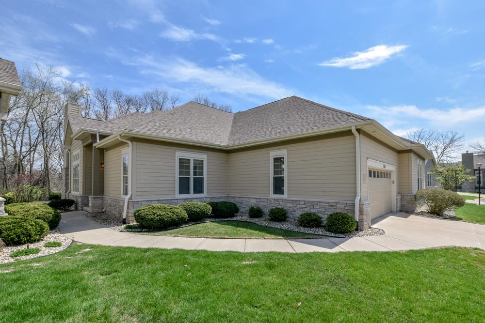 1623 Pond View Court