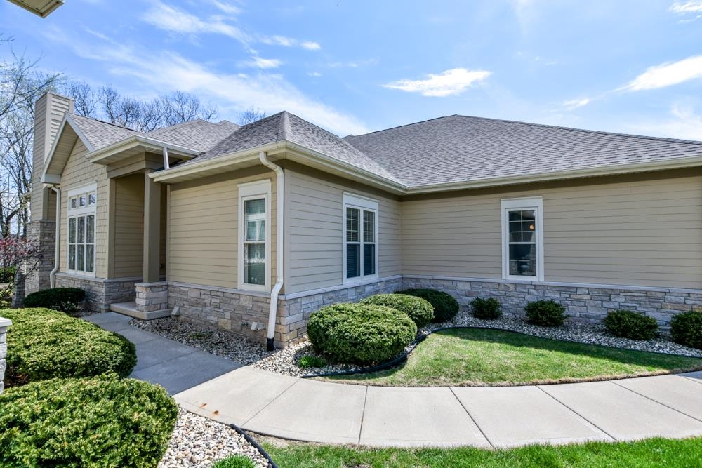 1623 Pond View Court