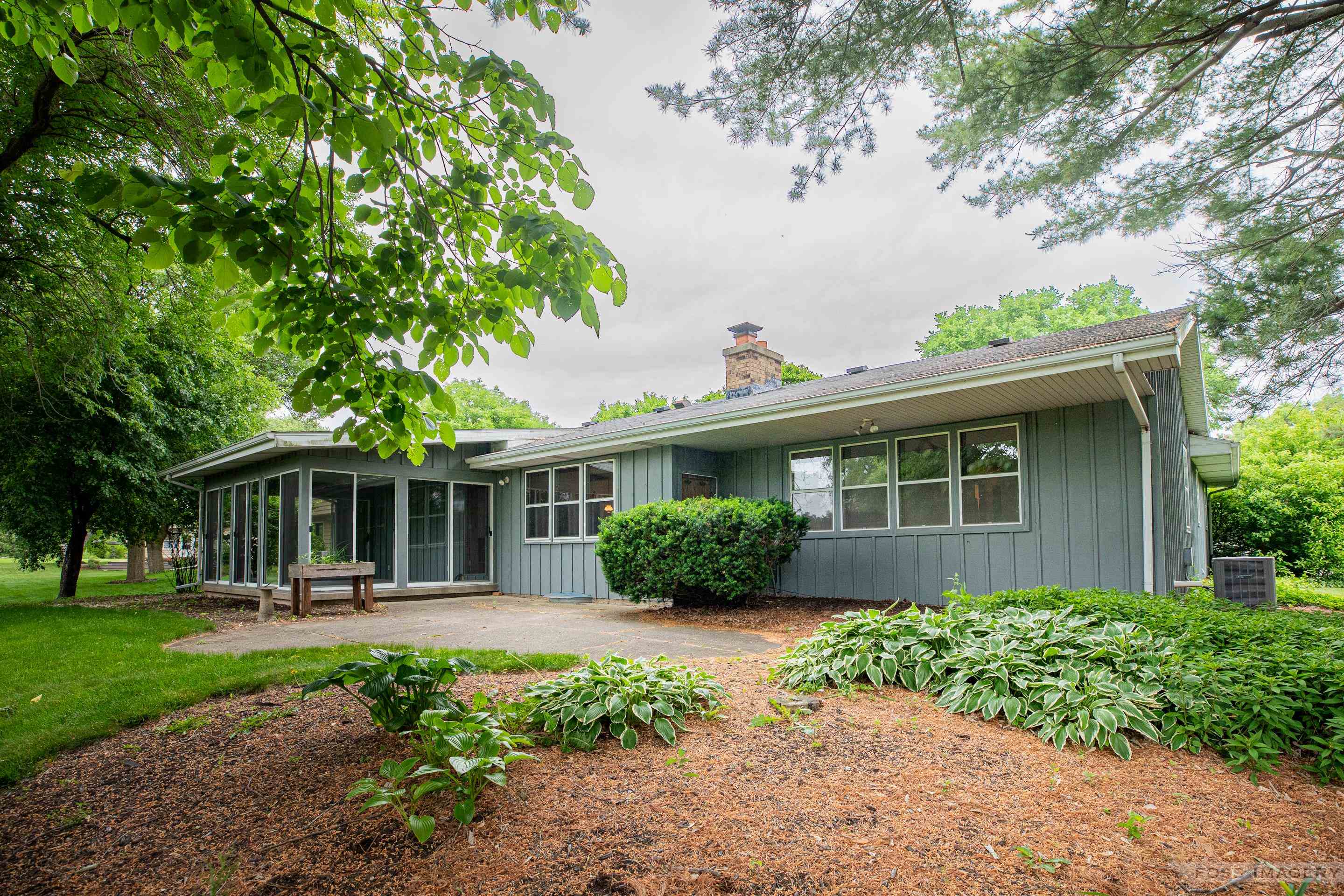 1813 Countryside Drive