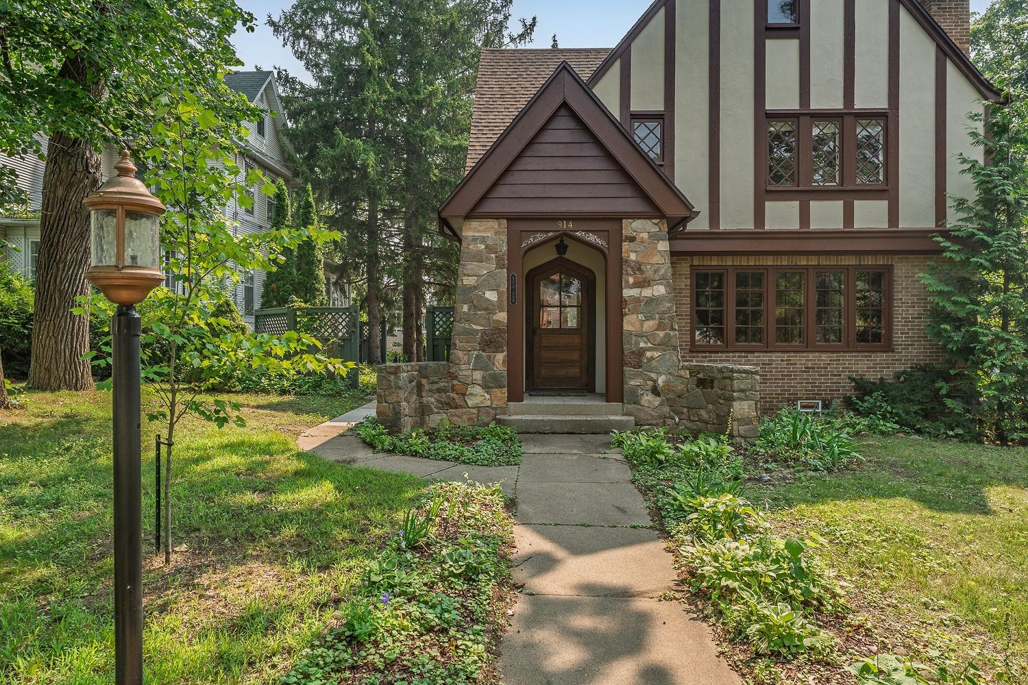 914 Ash Street