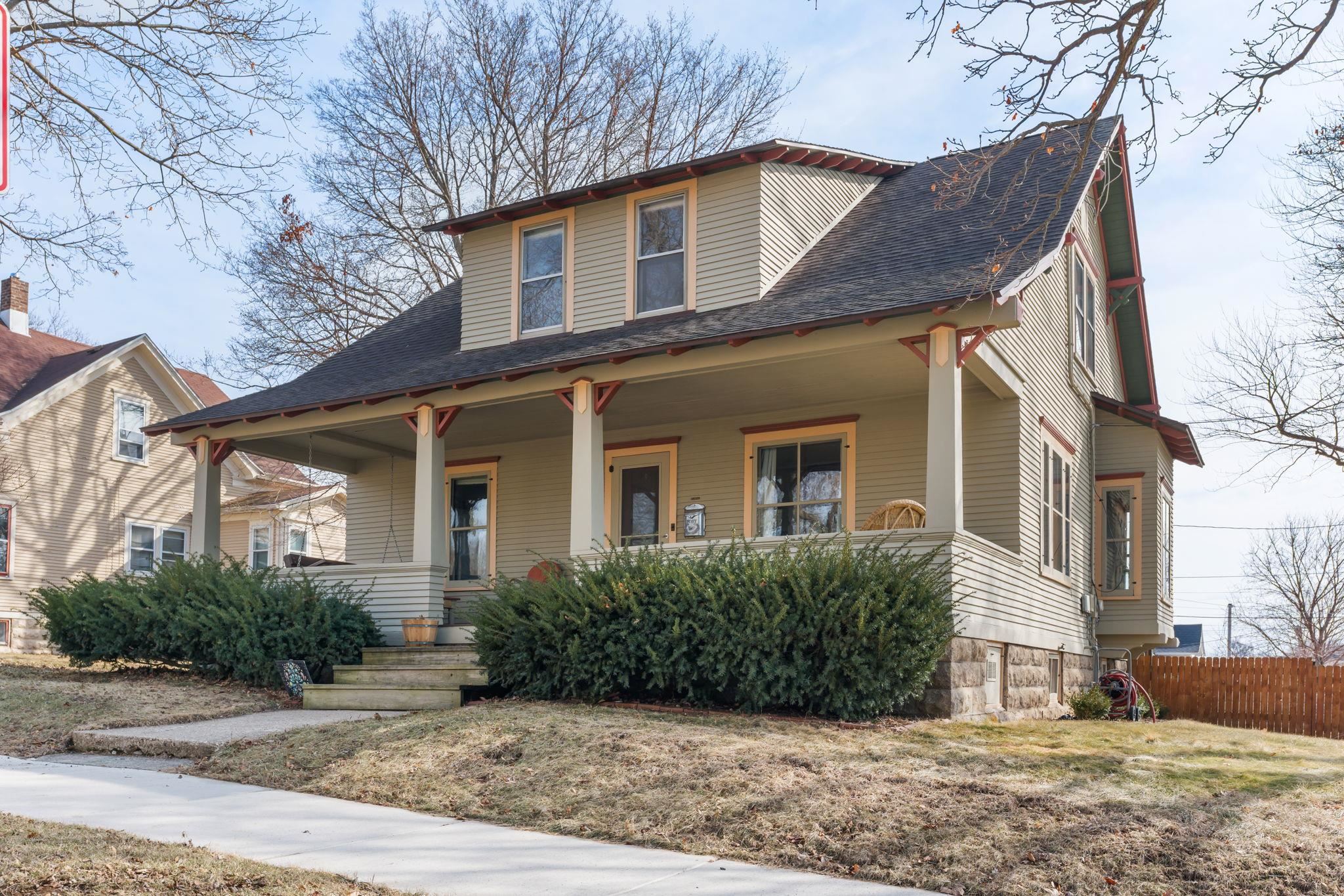 1101 Moline Street