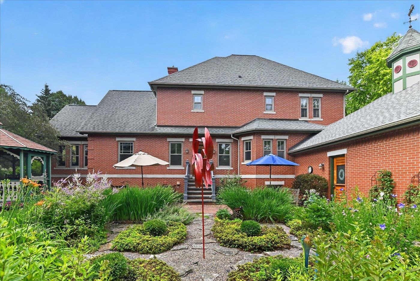 6 Pebble Beach Circle
