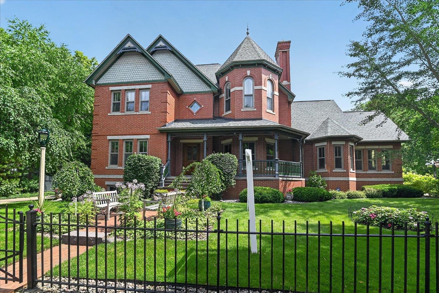 6 Pebble Beach Circle