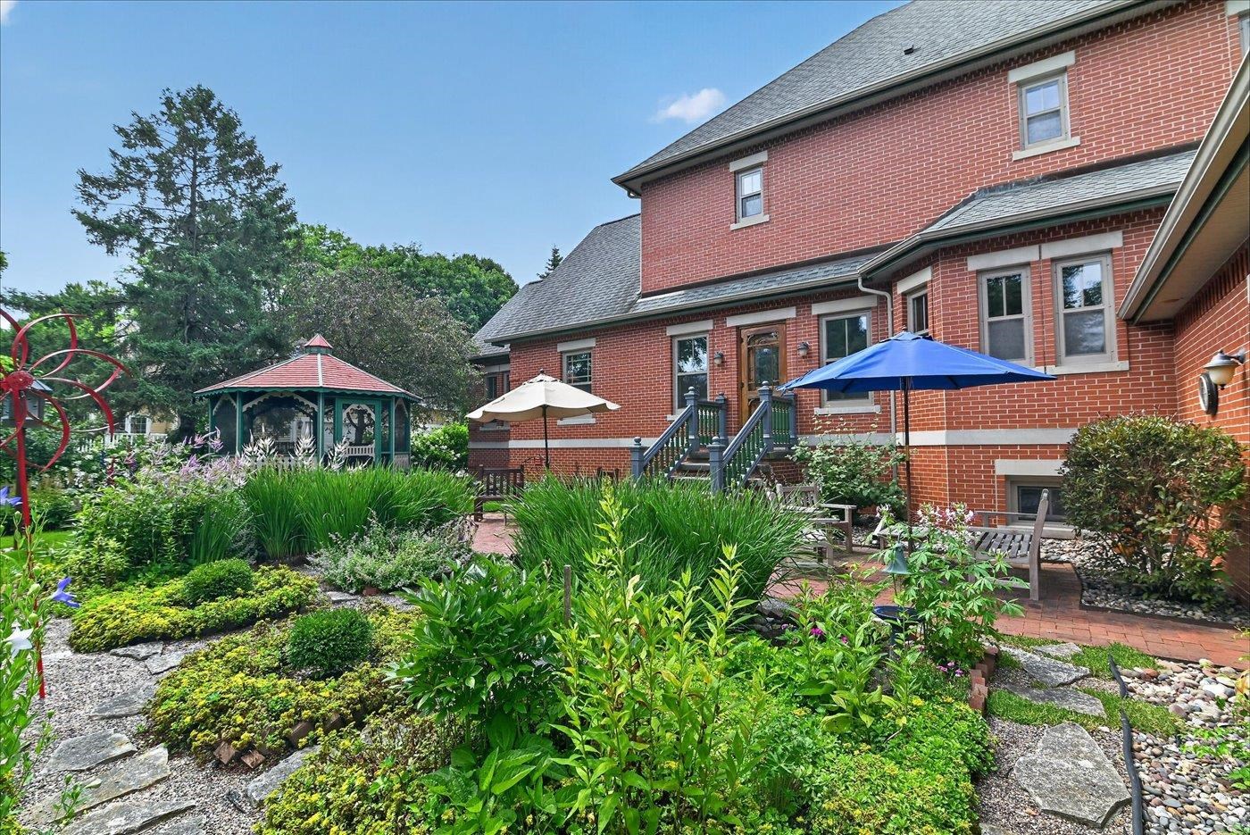 6 Pebble Beach Circle
