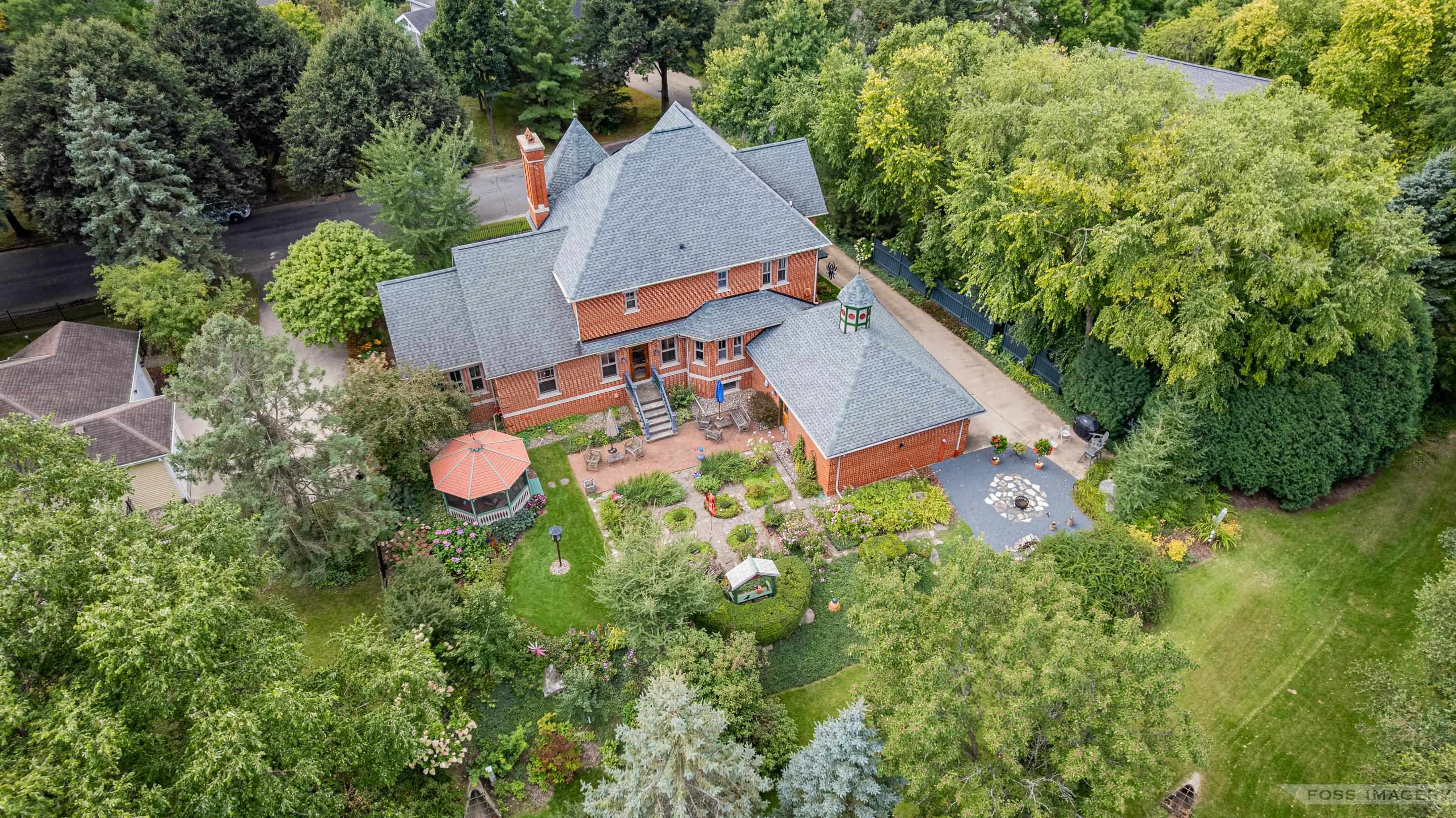 6 Pebble Beach Circle