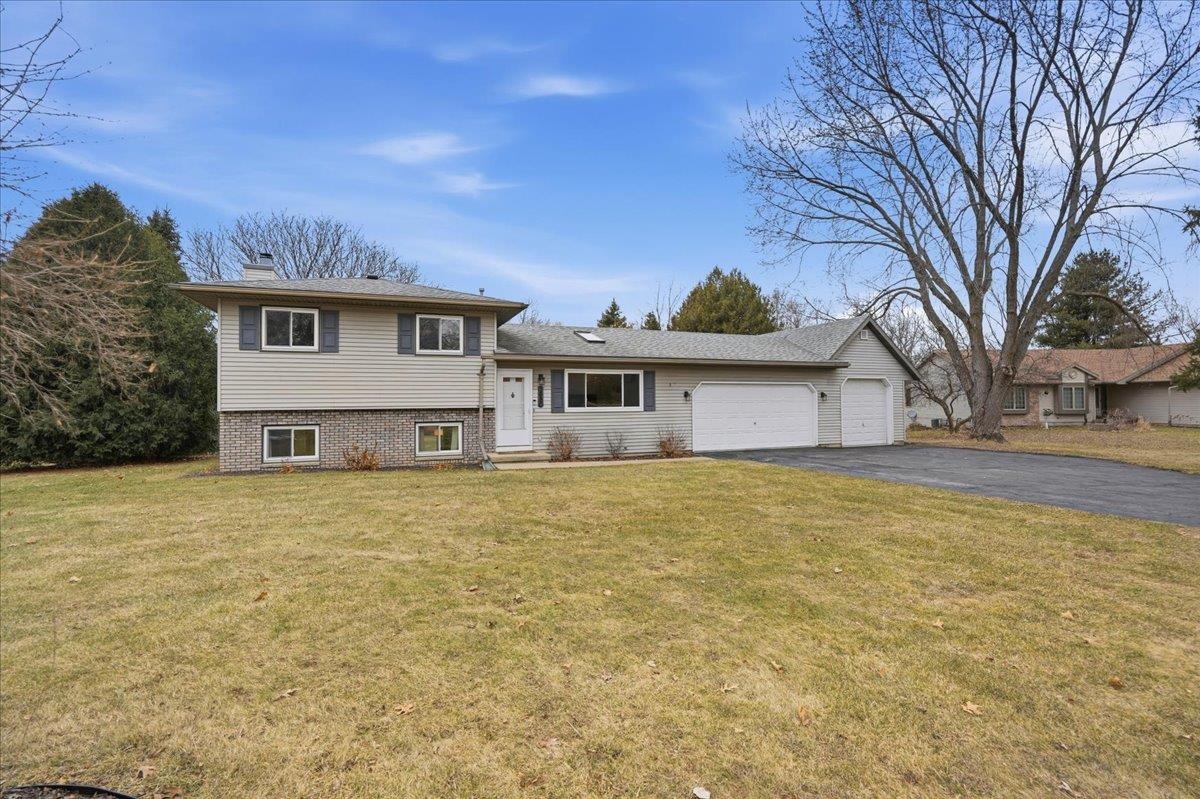 3880 Sunny Wood Drive