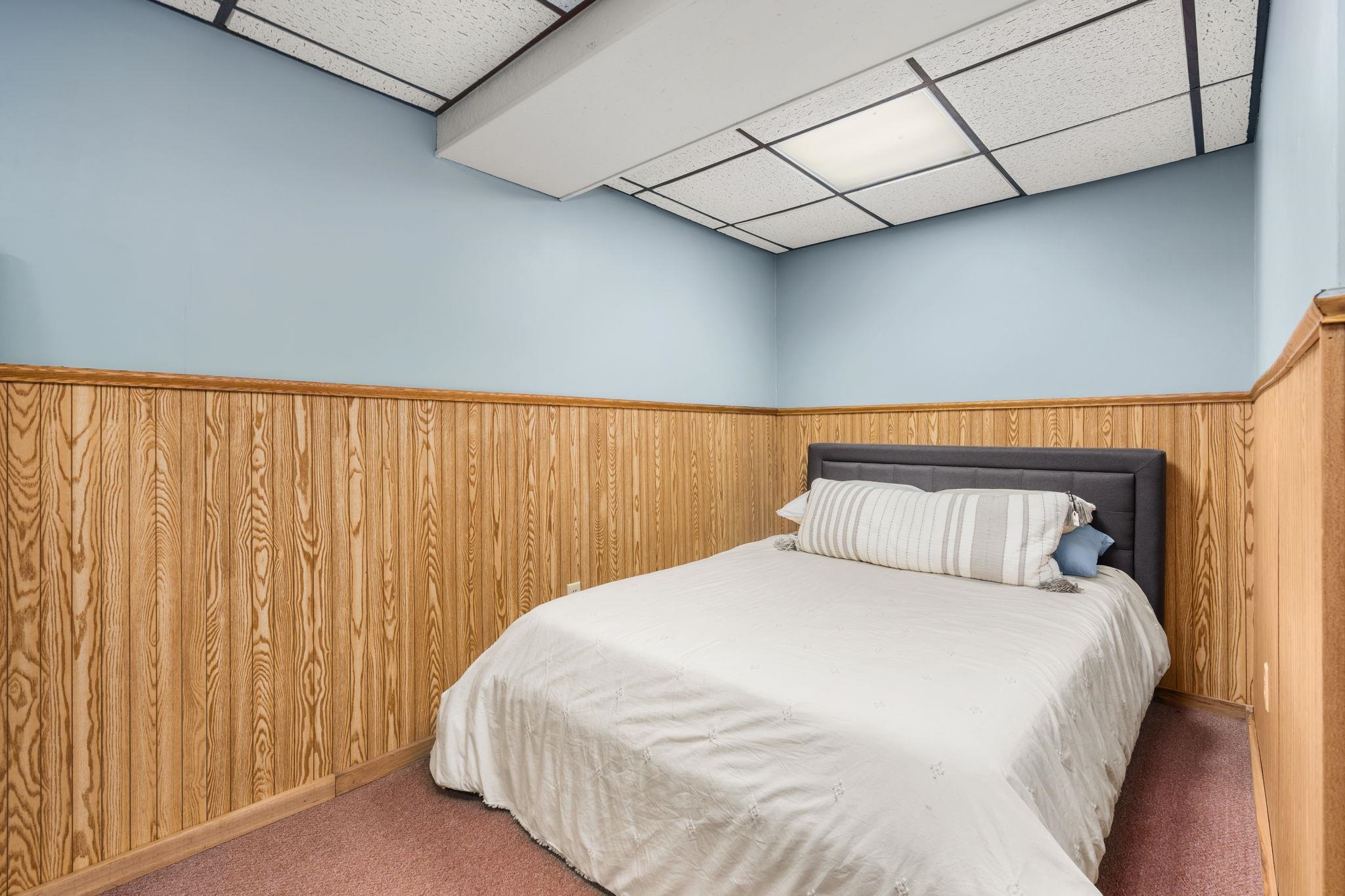 470 Woodside Terrace