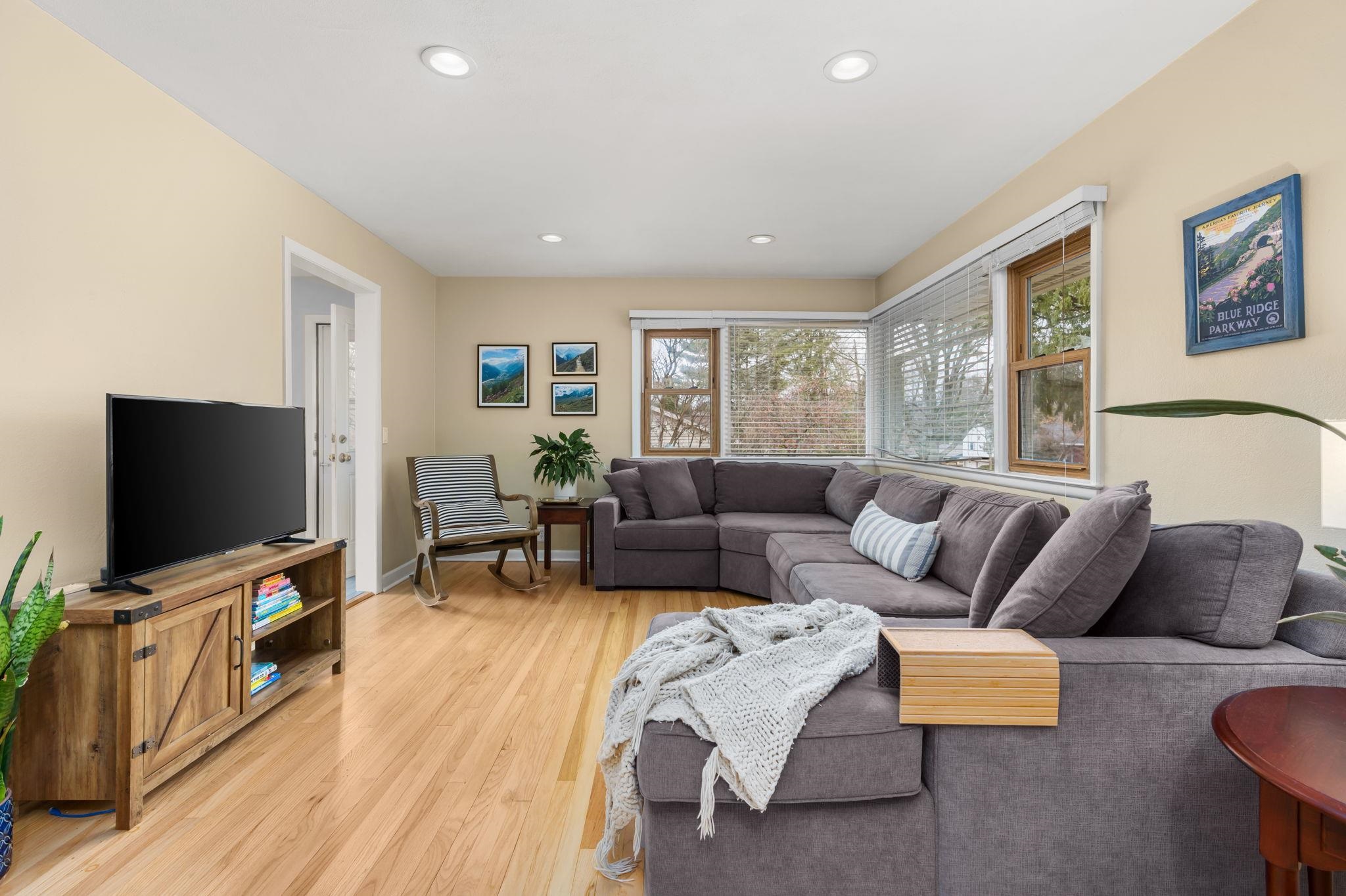 470 Woodside Terrace