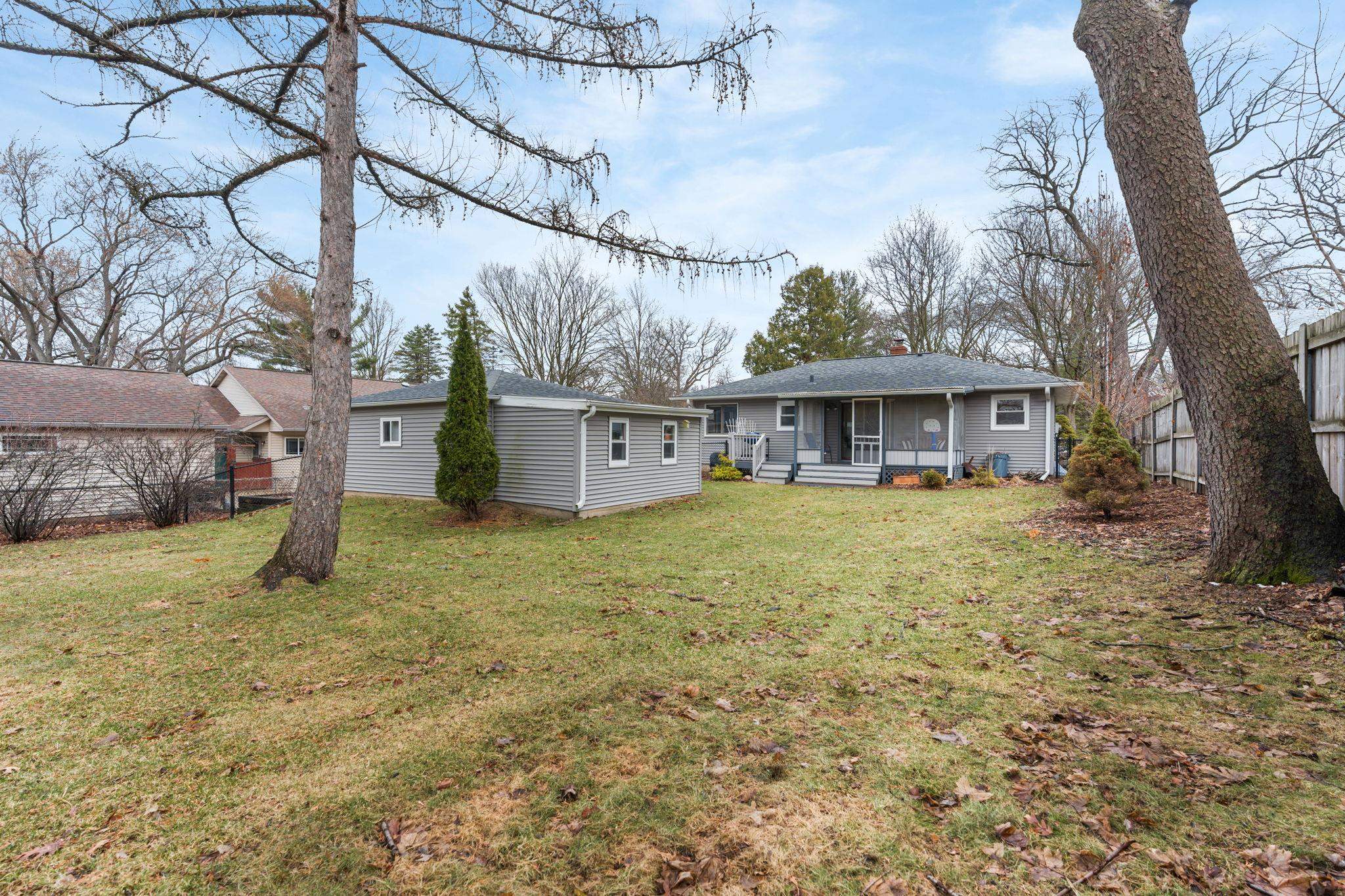 470 Woodside Terrace