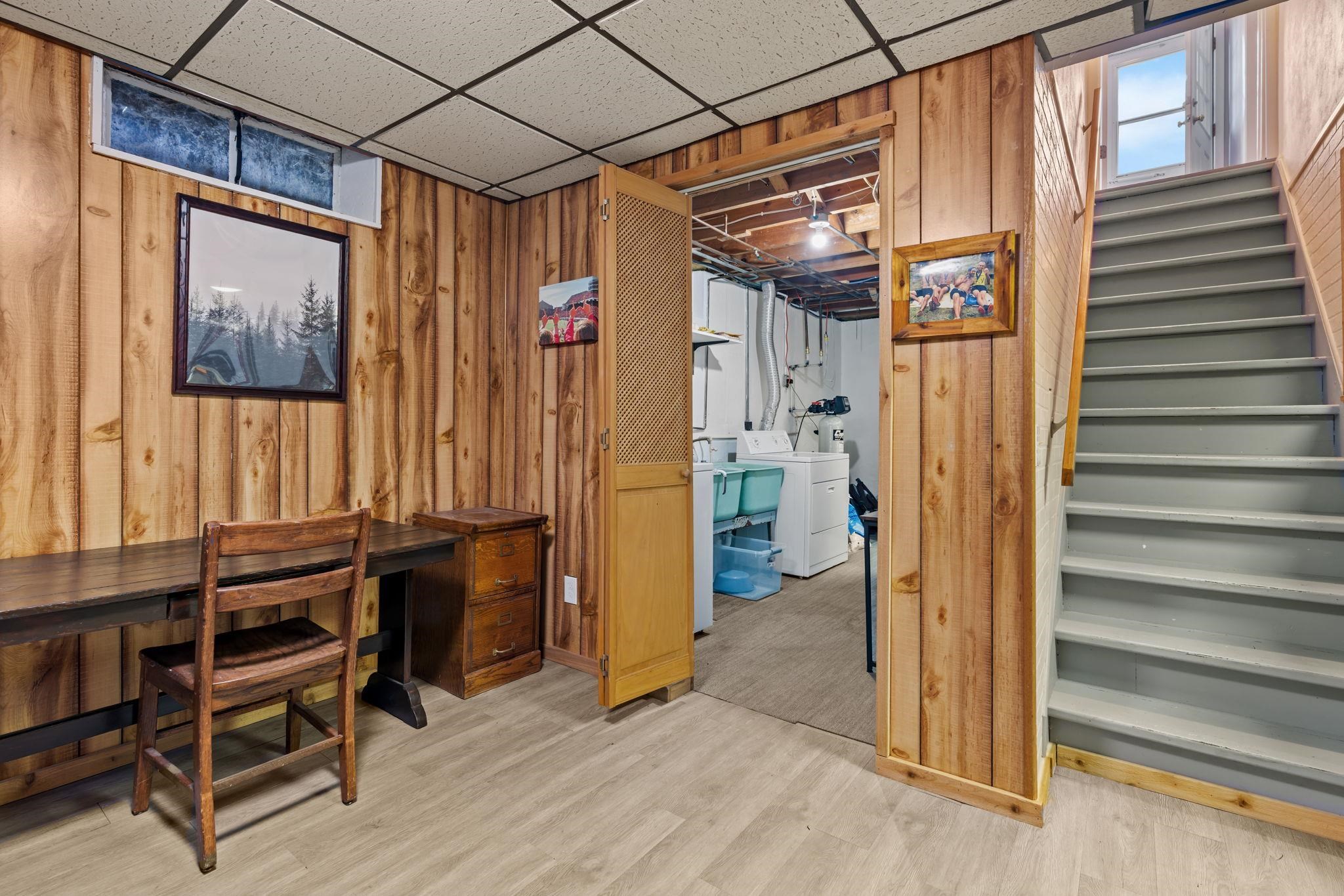 470 Woodside Terrace