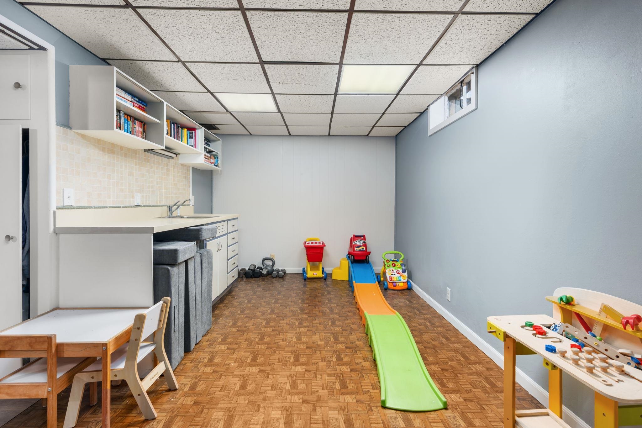 470 Woodside Terrace