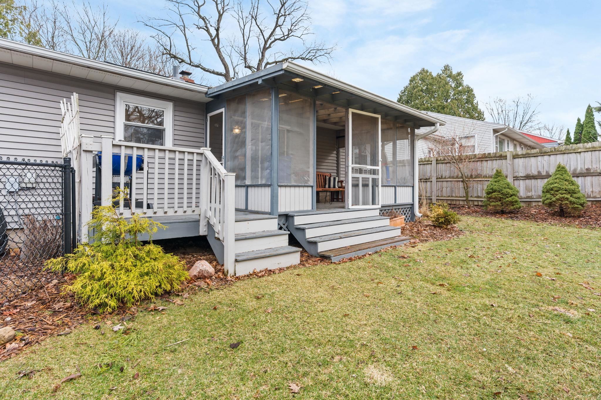 470 Woodside Terrace