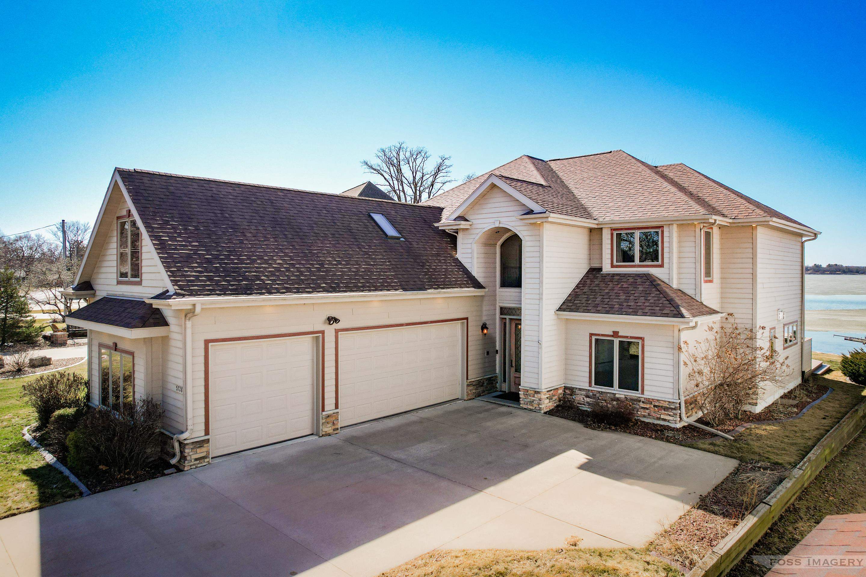 5728 Lake Edge Road