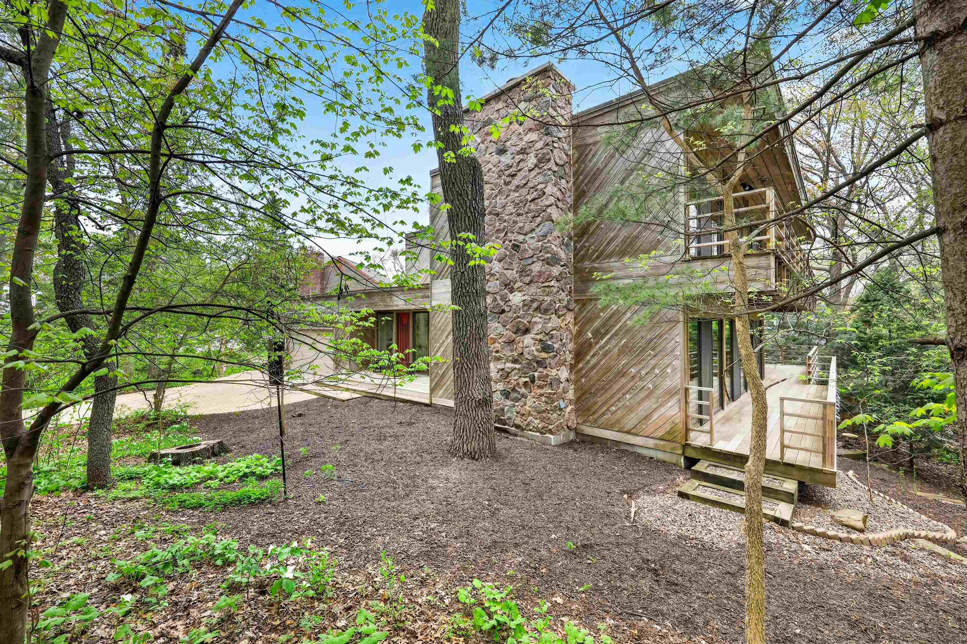 209 Saratoga Circle