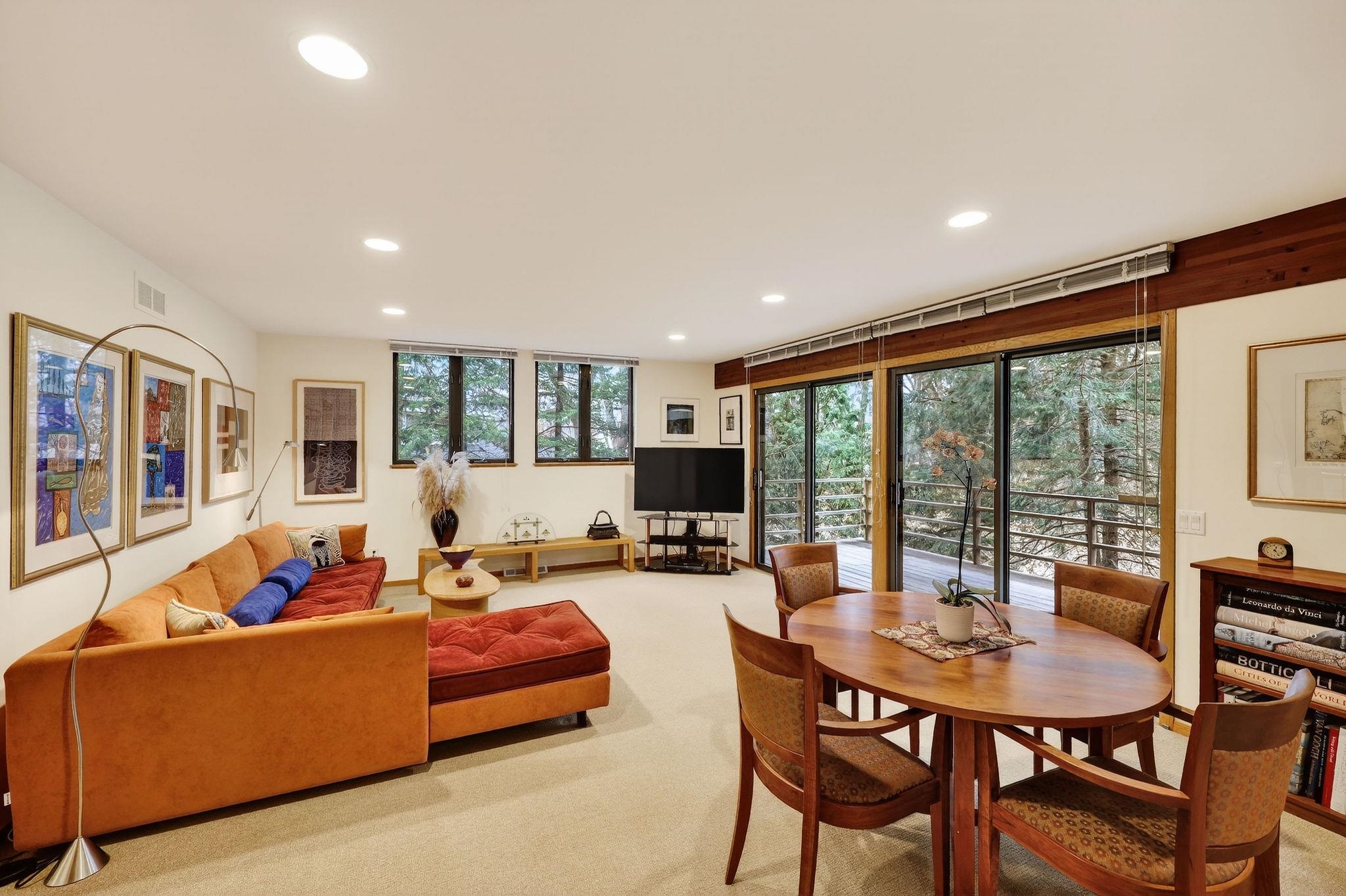 209 Saratoga Circle