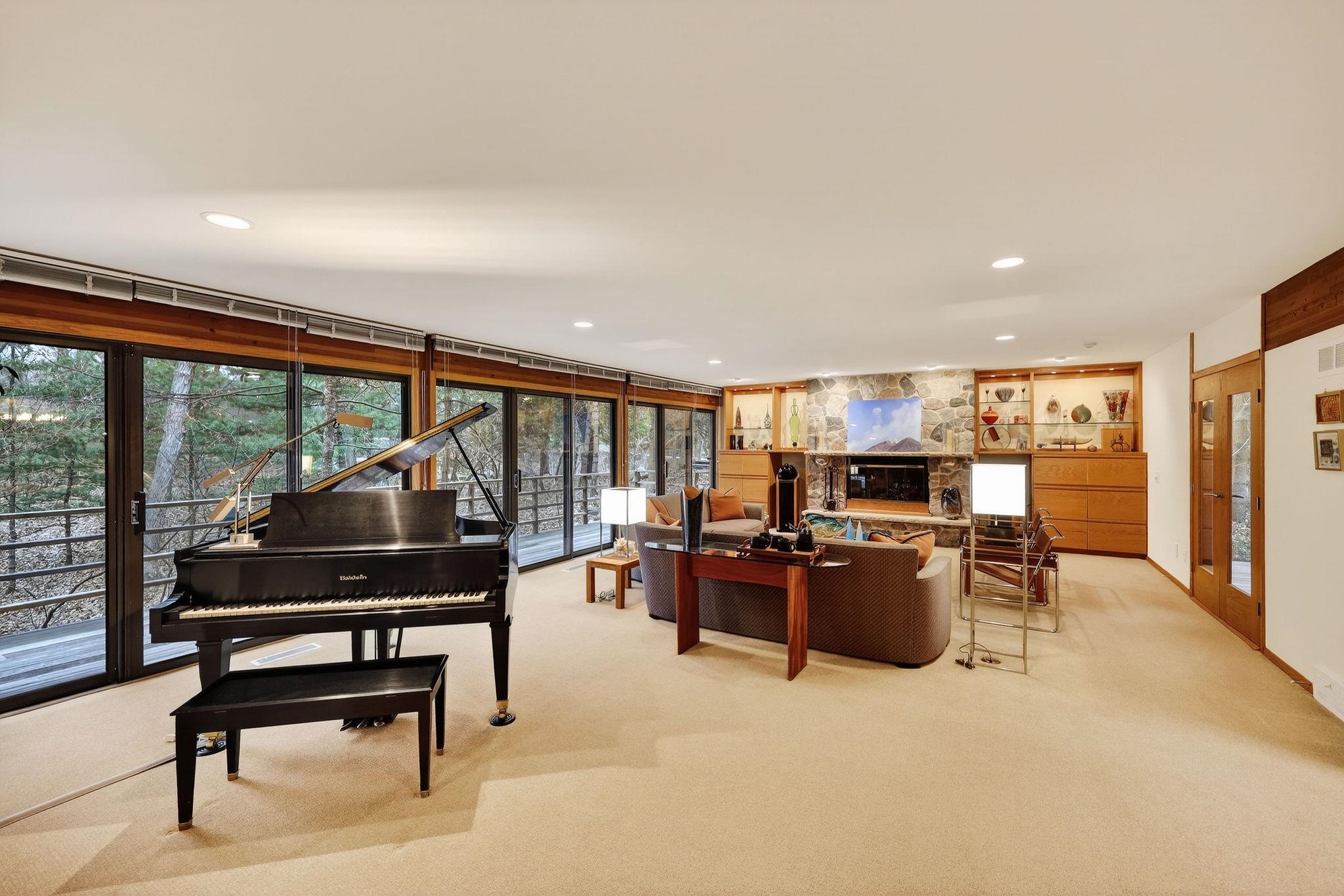209 Saratoga Circle