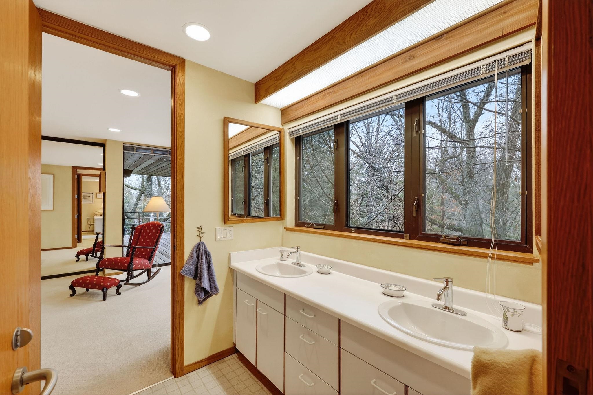 209 Saratoga Circle