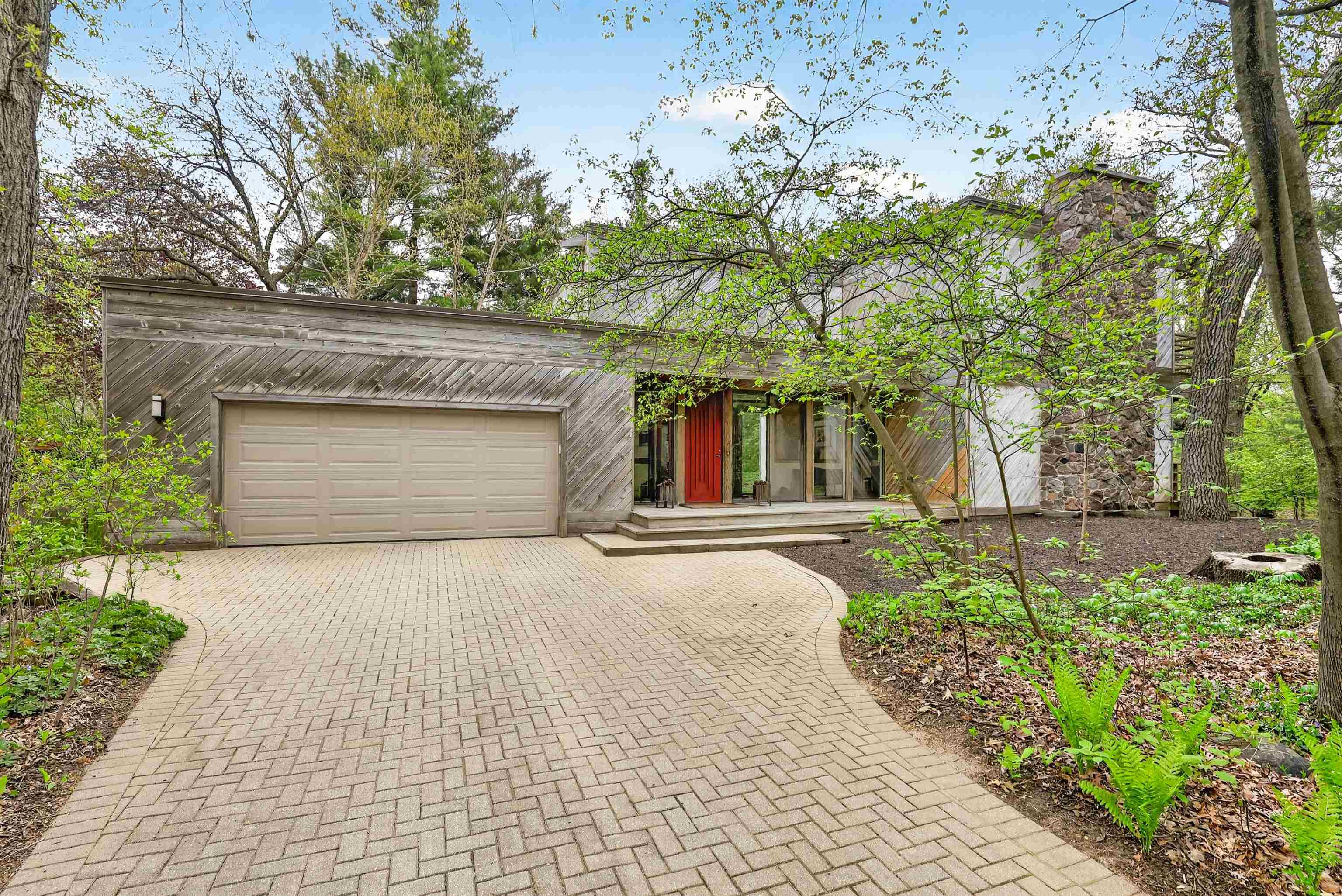 209 Saratoga Circle