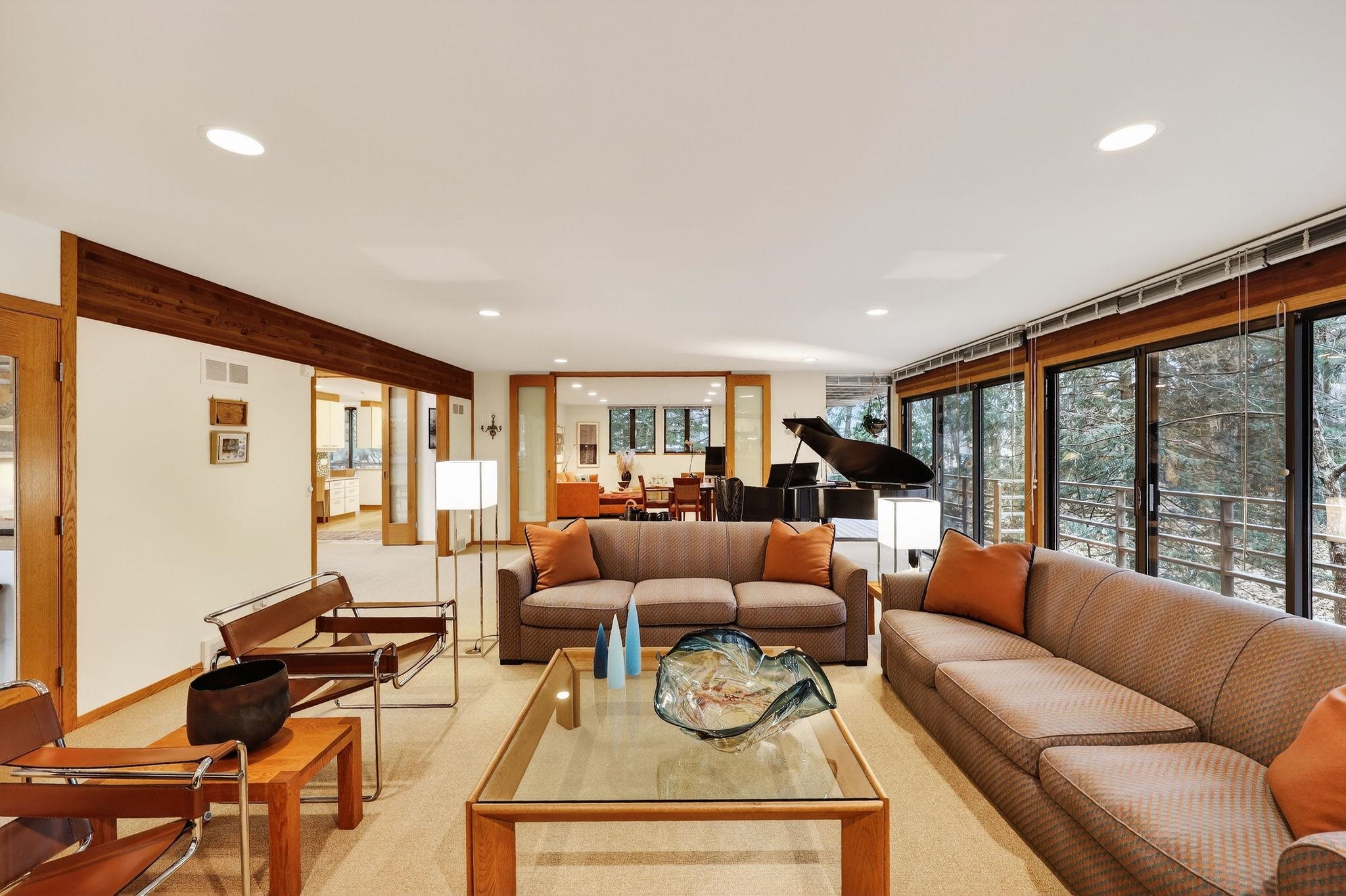 209 Saratoga Circle