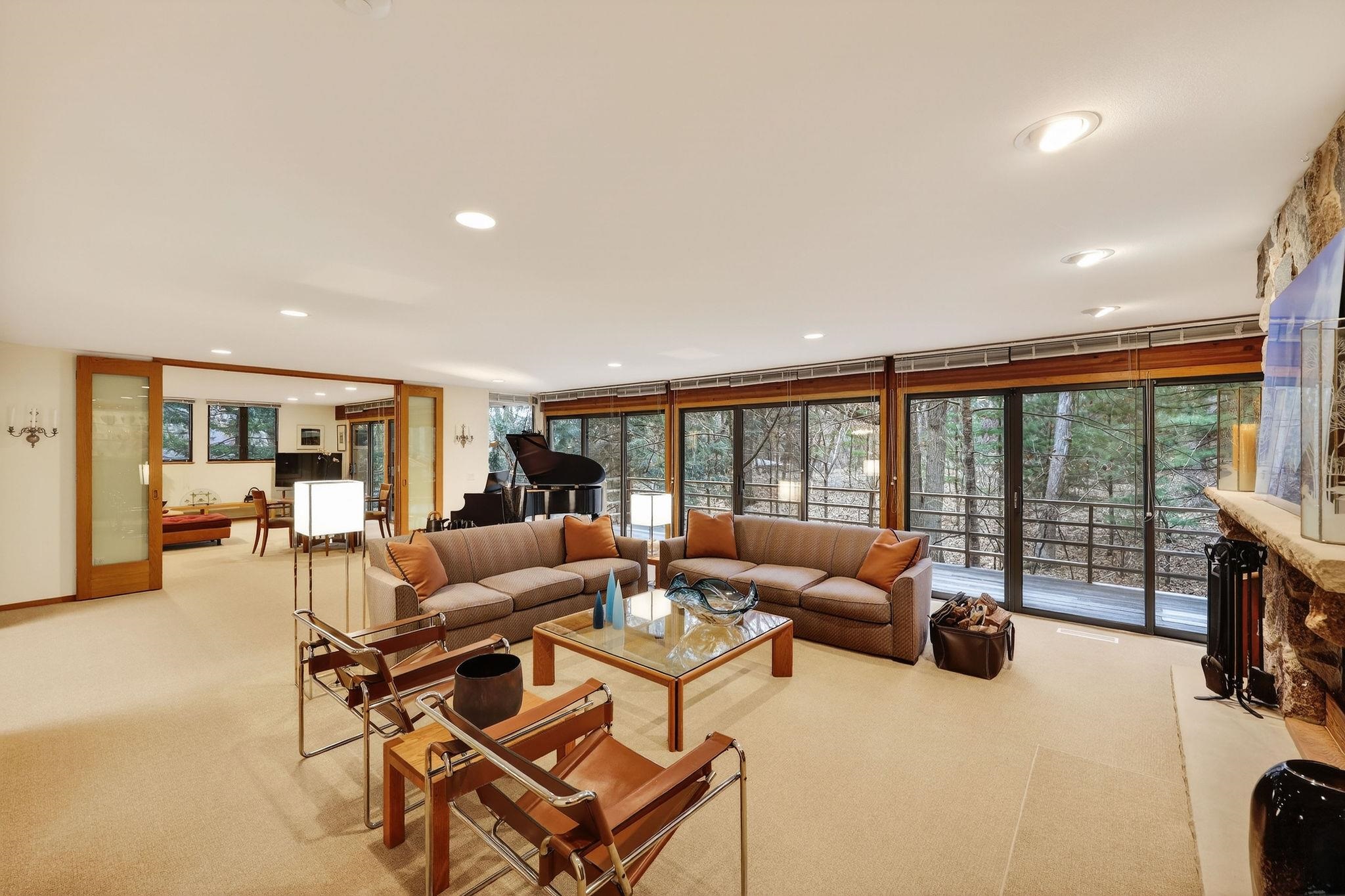 209 Saratoga Circle