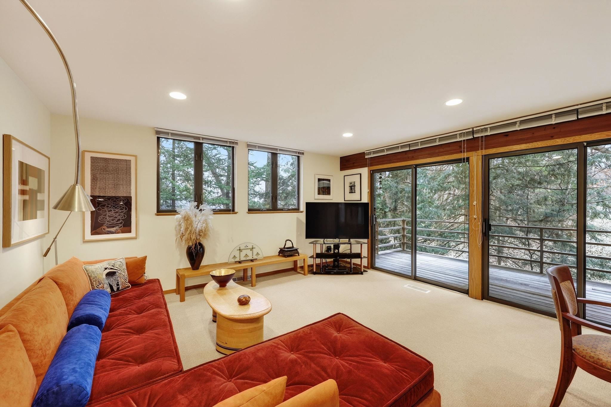 209 Saratoga Circle