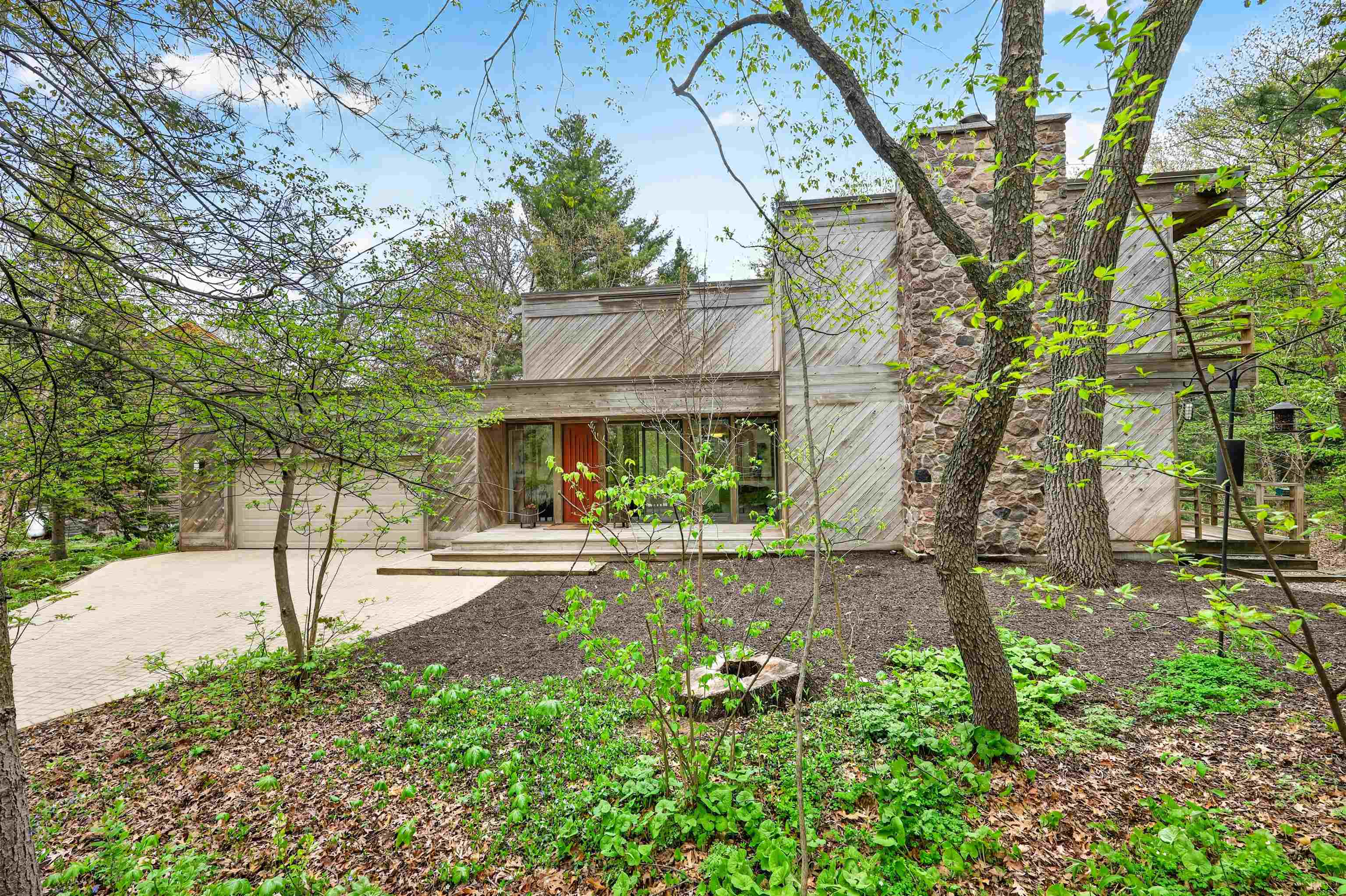 209 Saratoga Circle