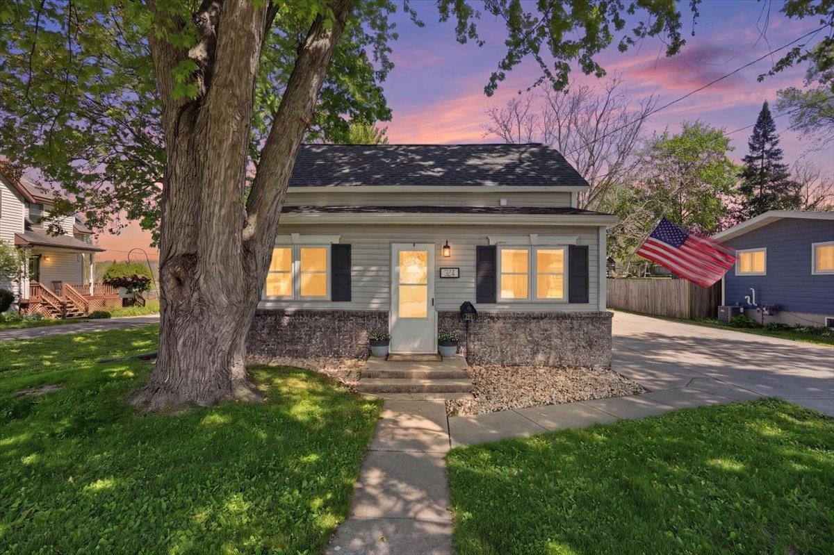 327 Elizabeth Street