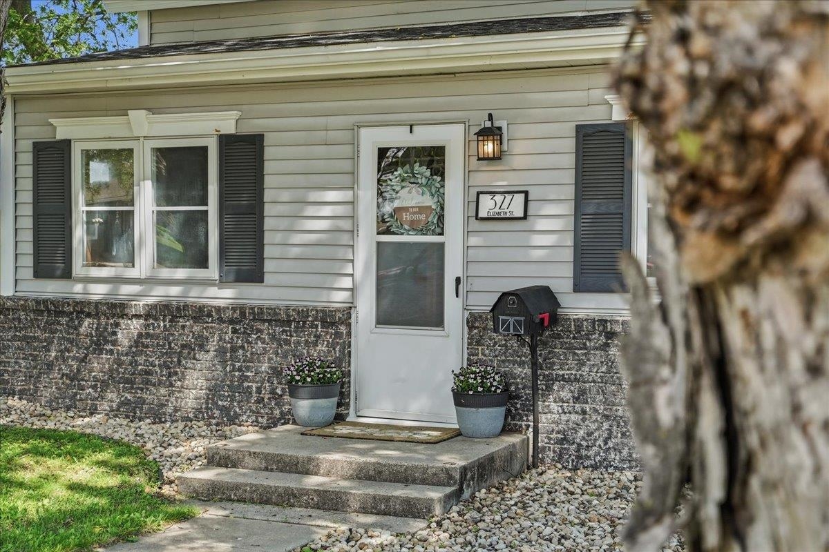 327 Elizabeth Street