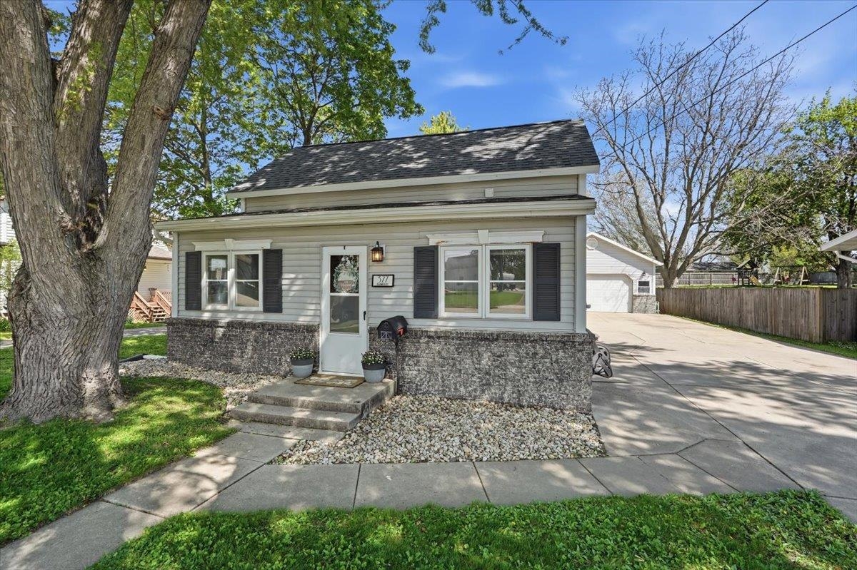 327 Elizabeth Street