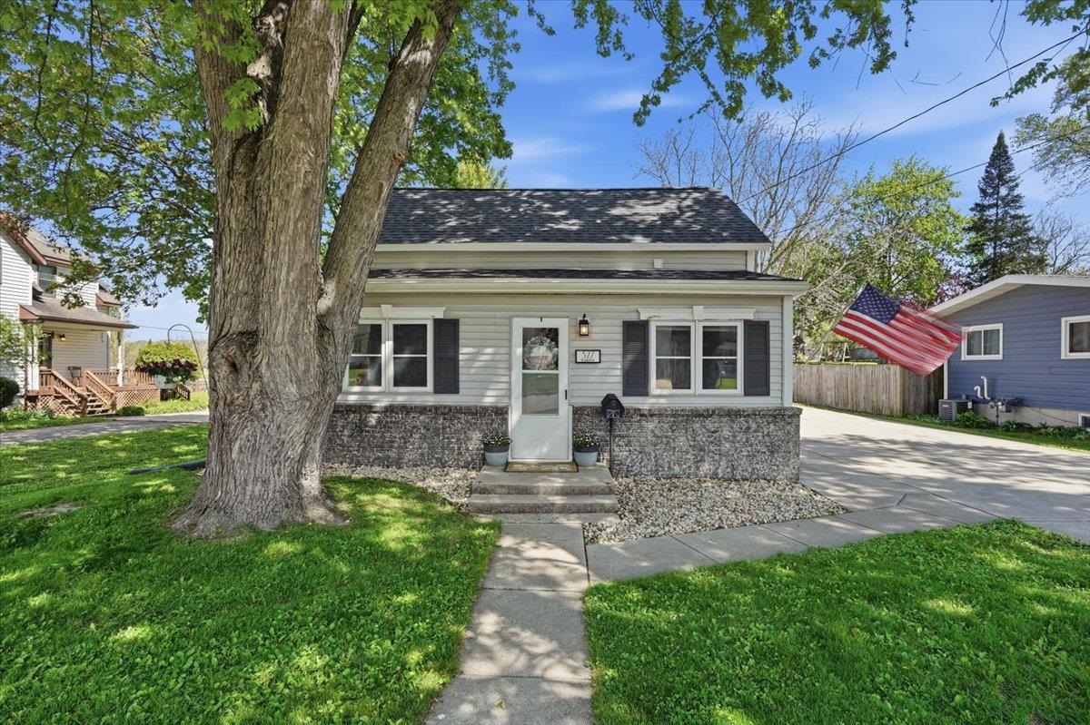327 Elizabeth Street