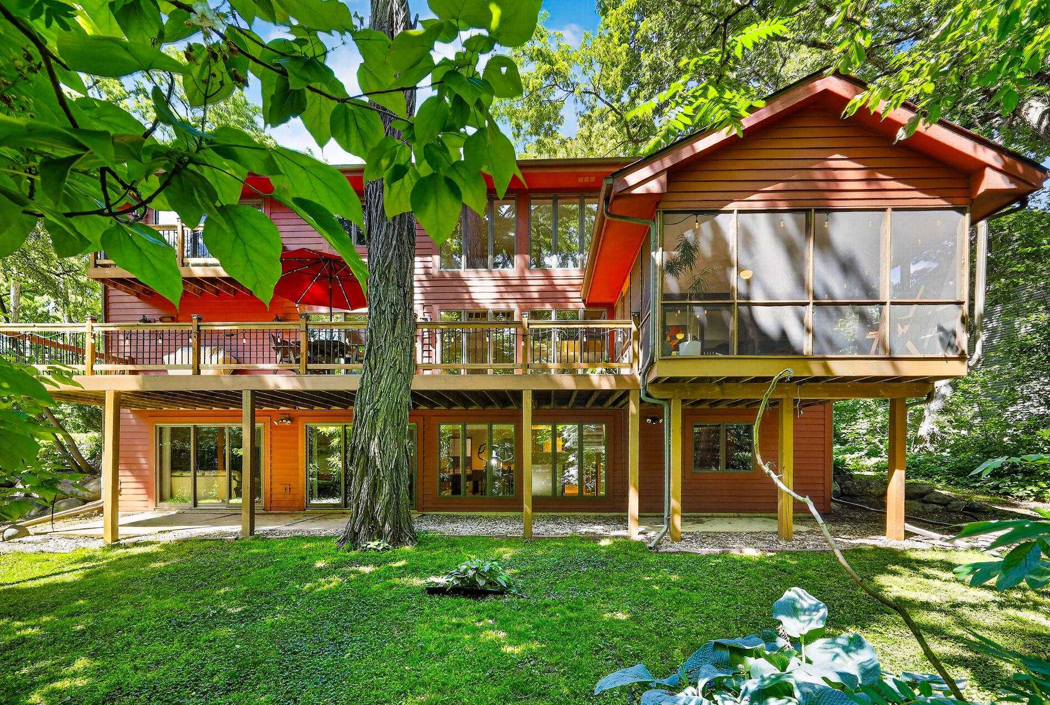 1 White Oaks Lane