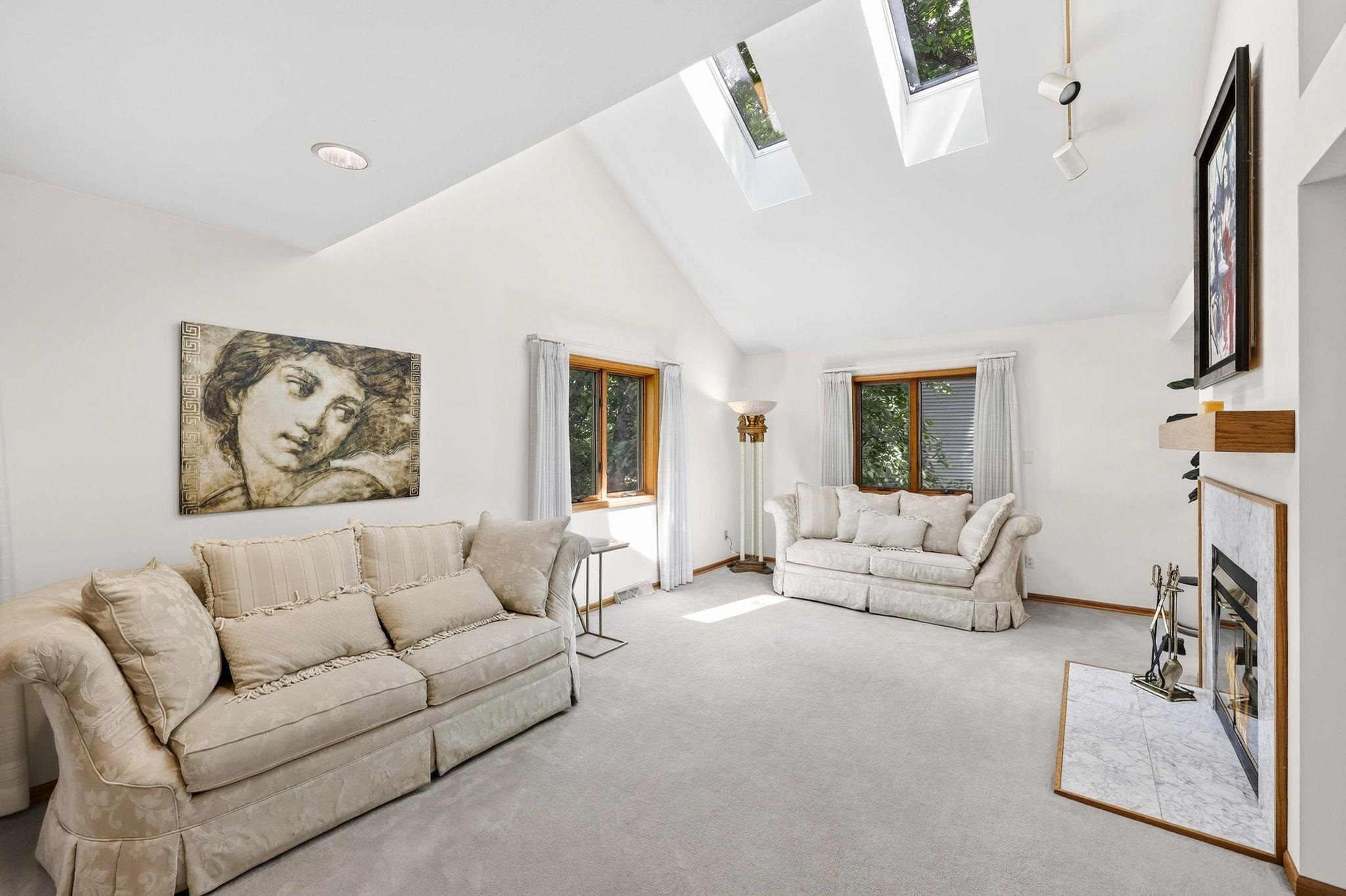 1 White Oaks Lane