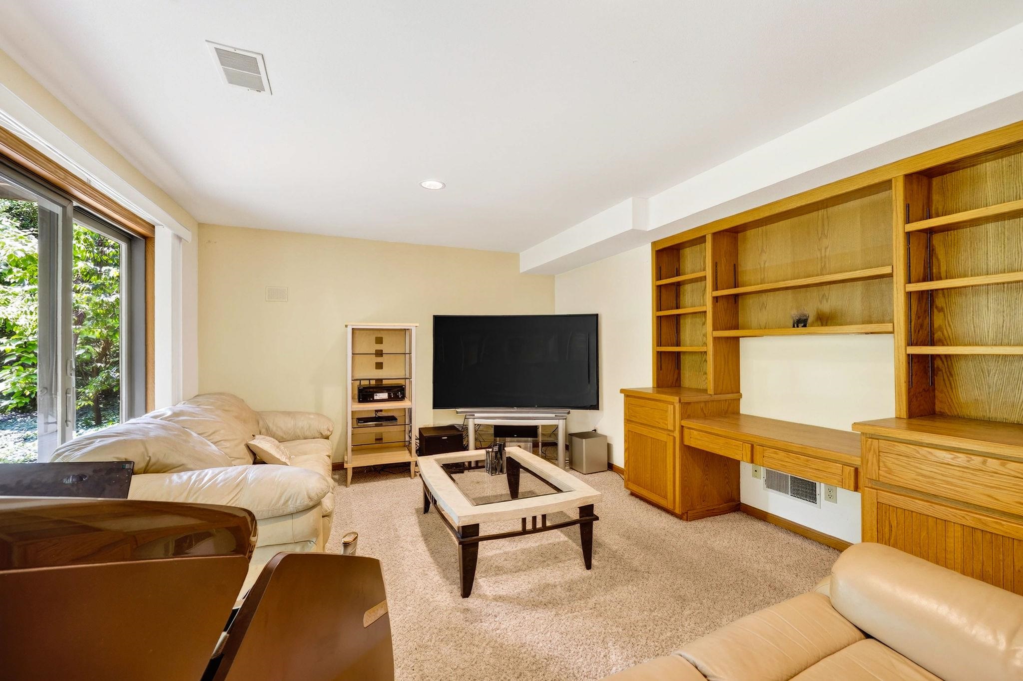 1 White Oaks Lane