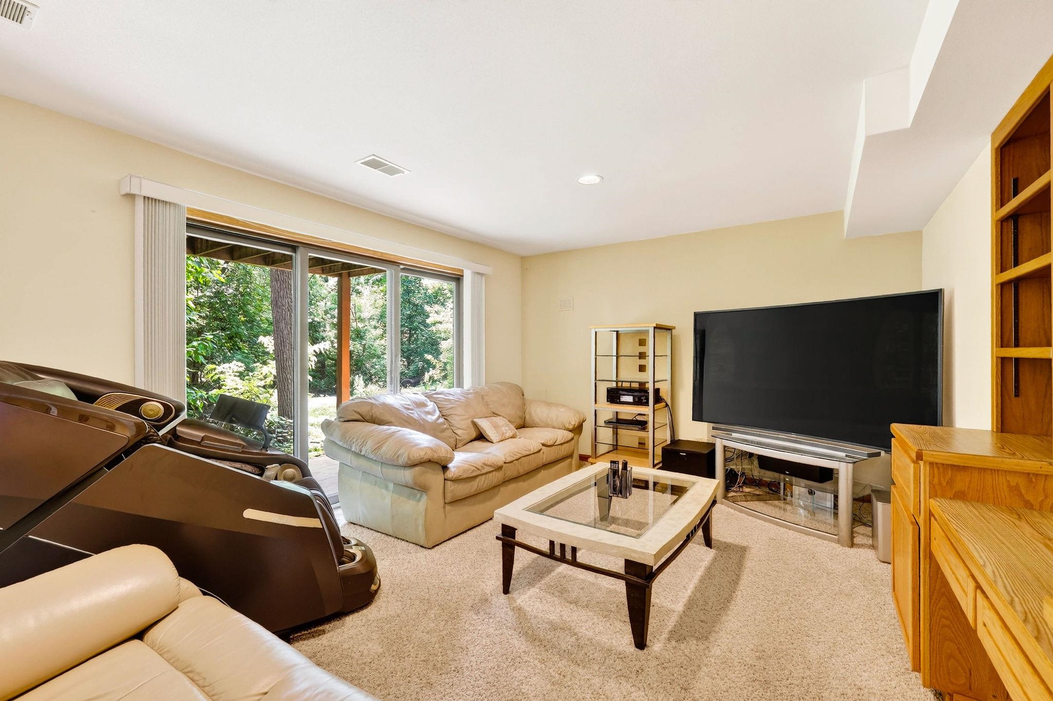 1 White Oaks Lane