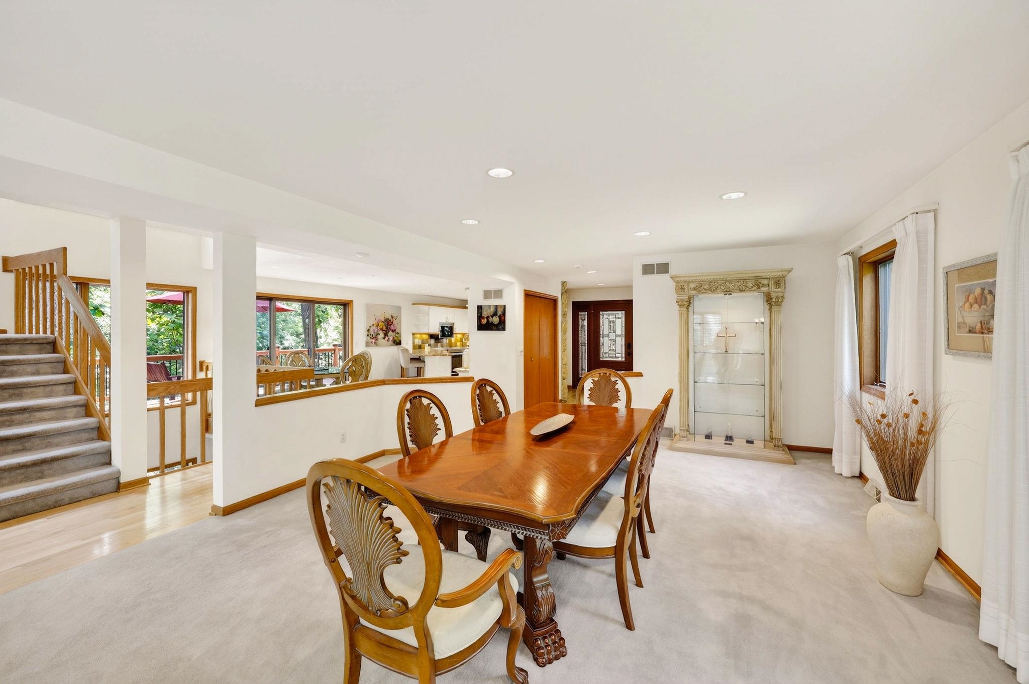1 White Oaks Lane