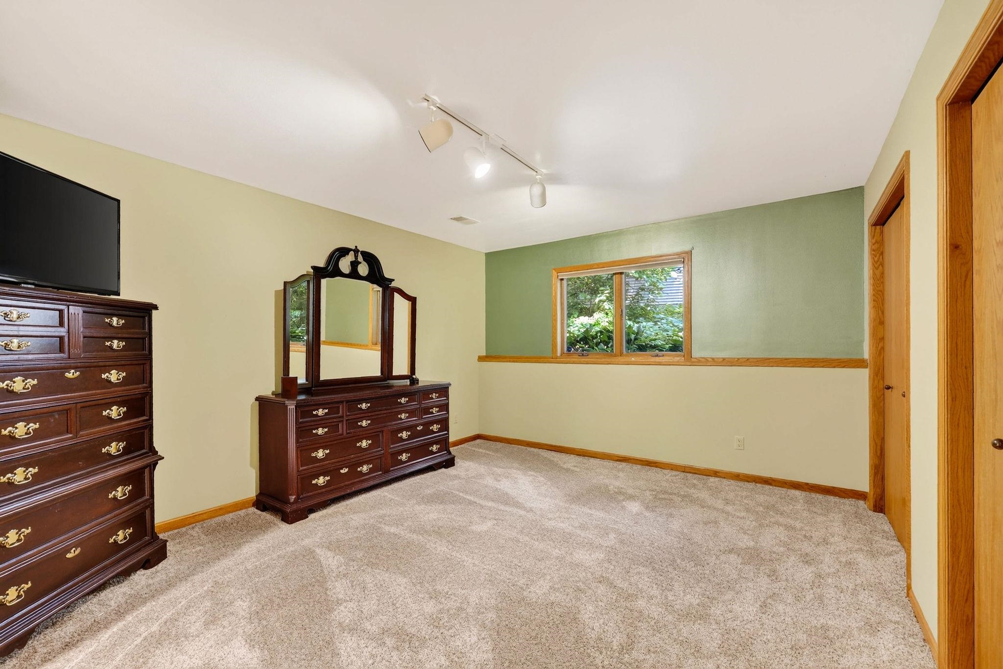 1 White Oaks Lane