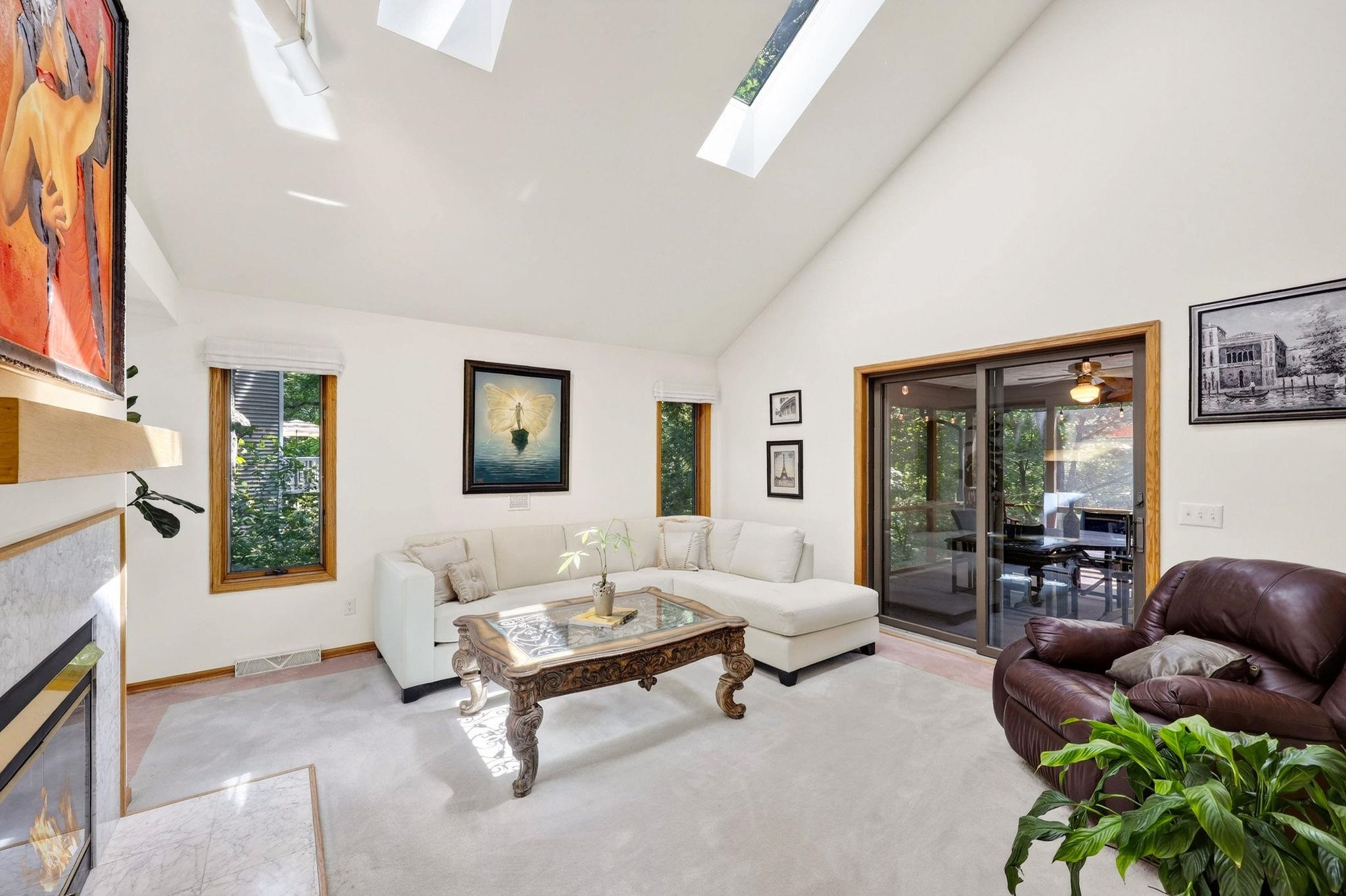 1 White Oaks Lane
