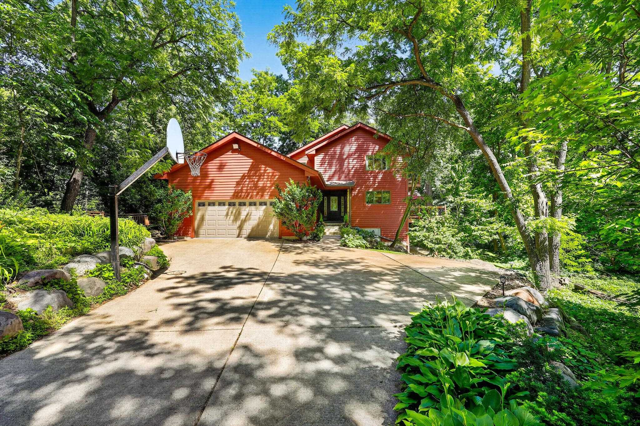 1 White Oaks Lane