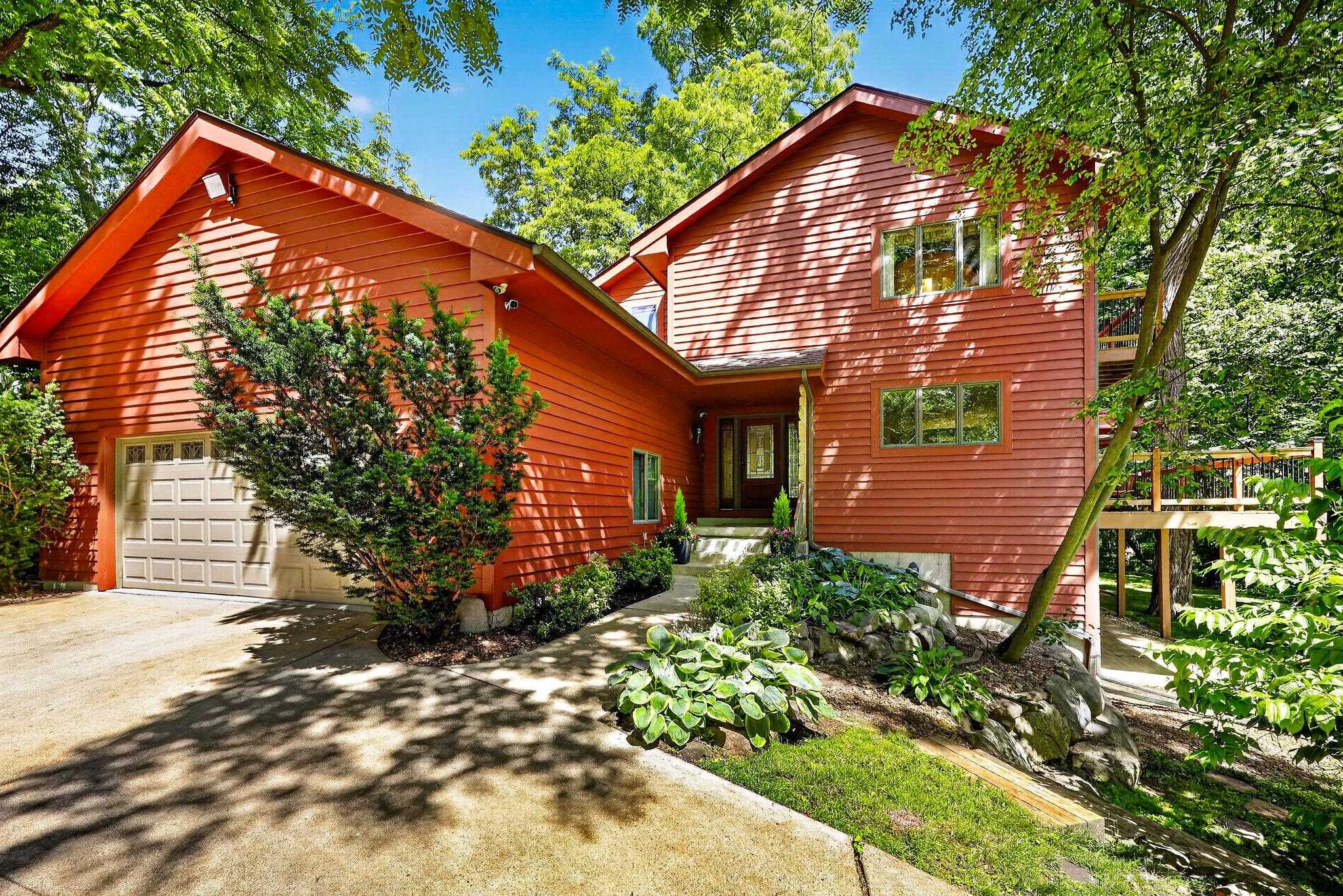 1 White Oaks Lane