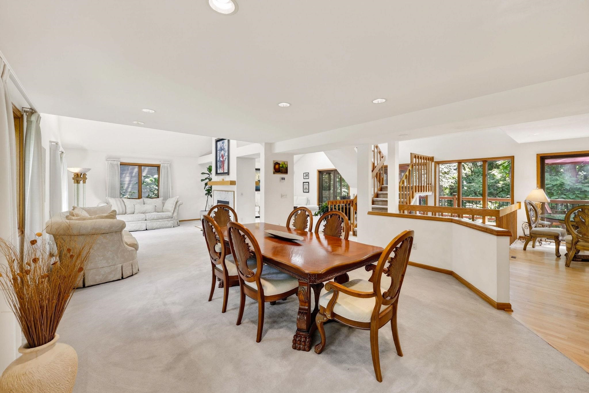 1 White Oaks Lane