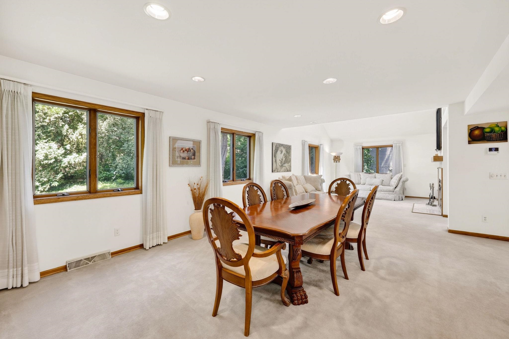 1 White Oaks Lane