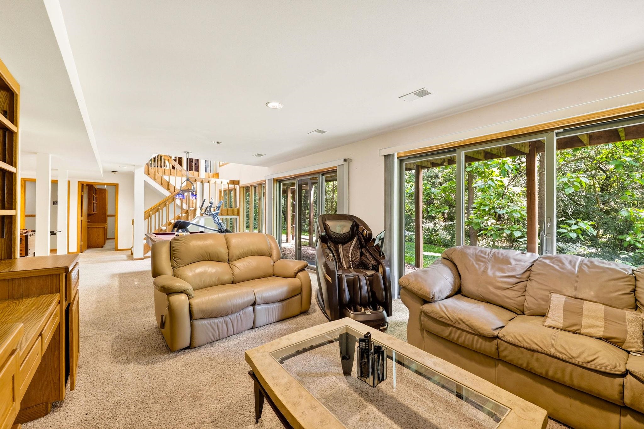 1 White Oaks Lane